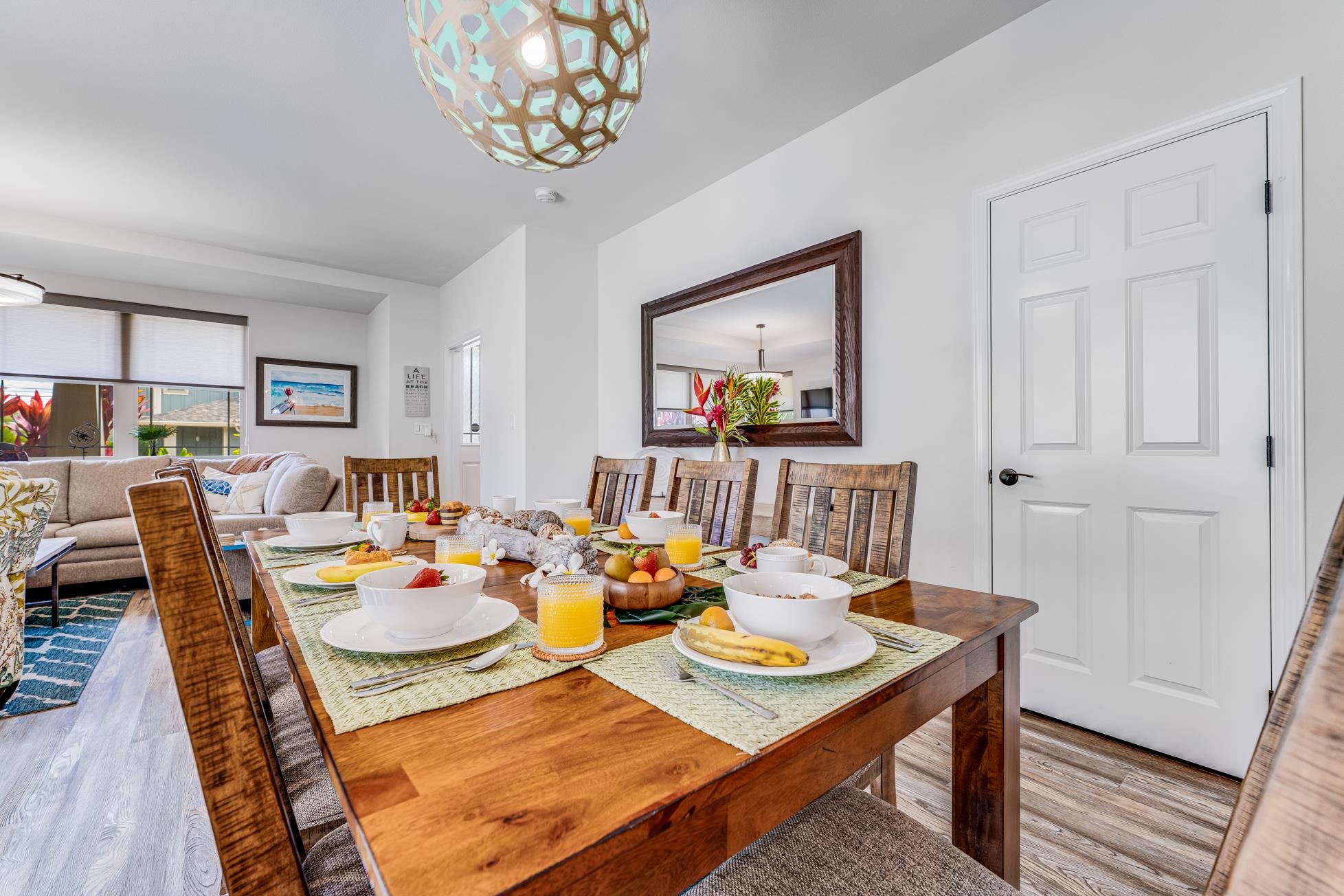 637  Hoe Kawele Ln , Lahaina home - photo 7 of 46