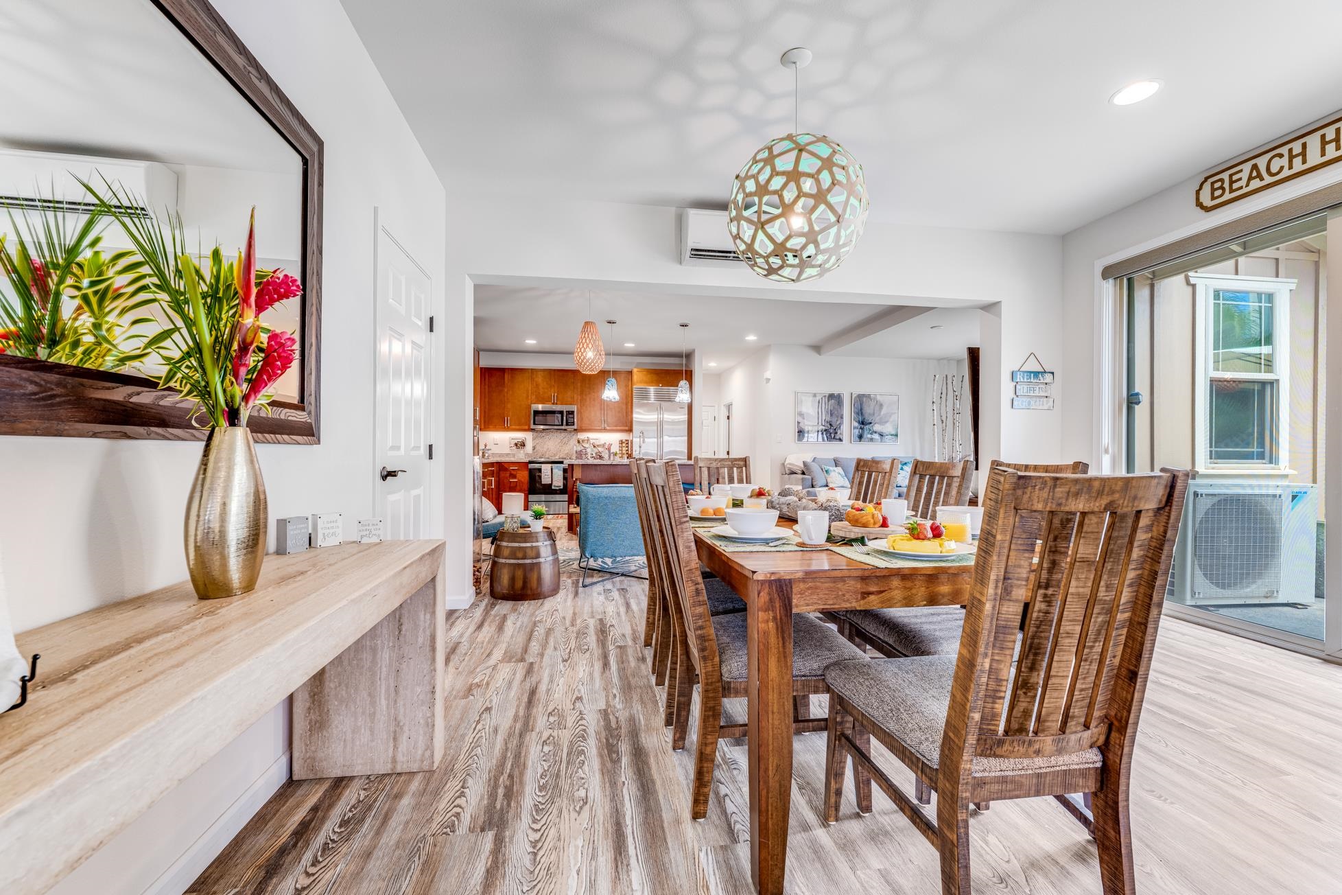 637  Hoe Kawele Ln , Lahaina home - photo 8 of 46