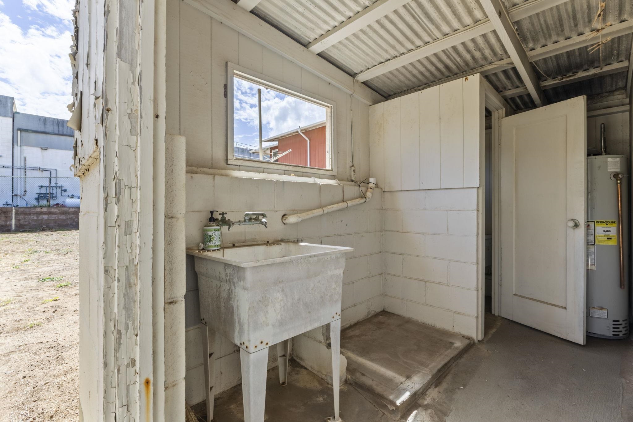 639  Kainalu Pl , Wailuku home - photo 33 of 48