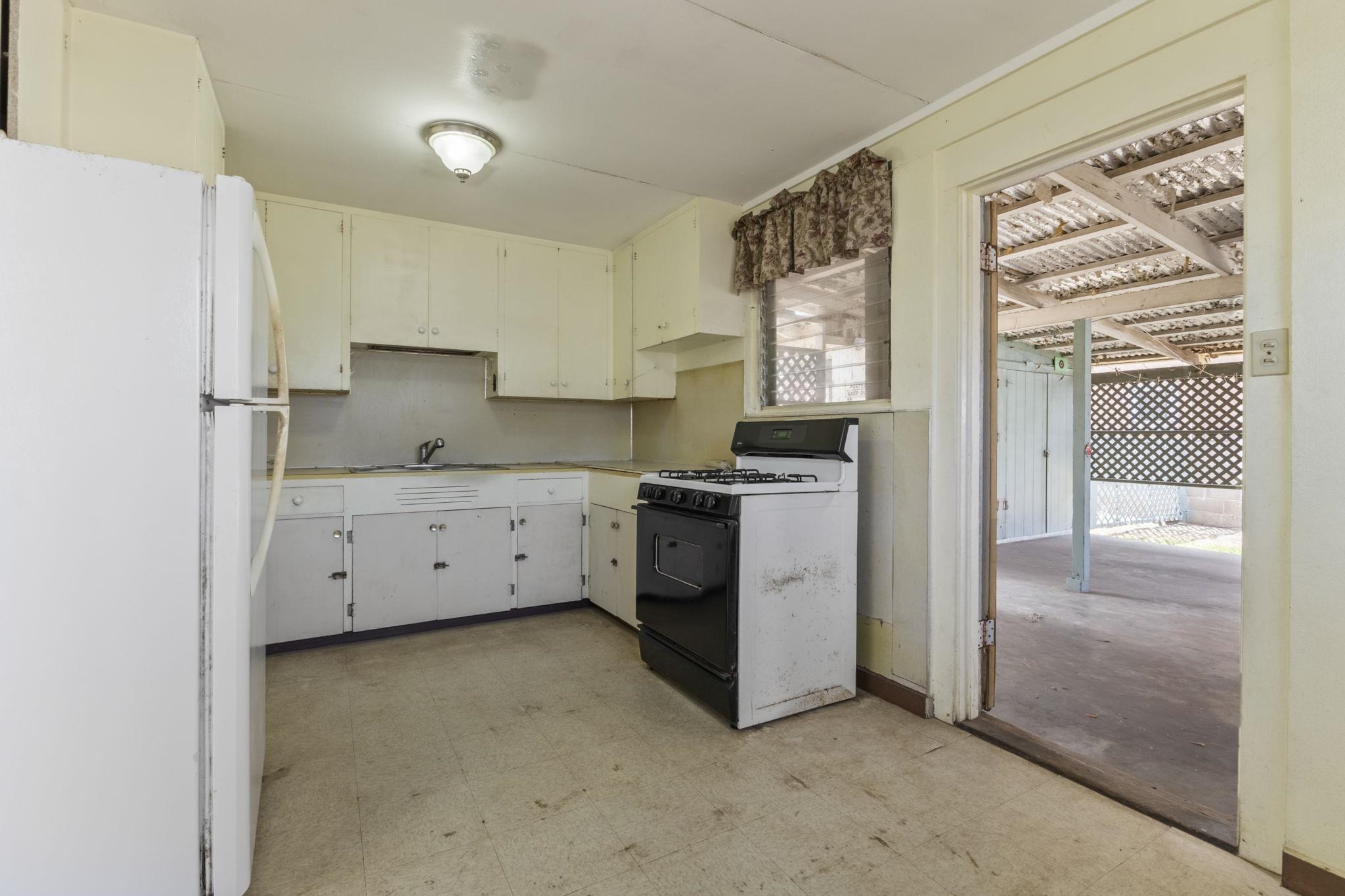 639  Kainalu Pl , Wailuku home - photo 7 of 48