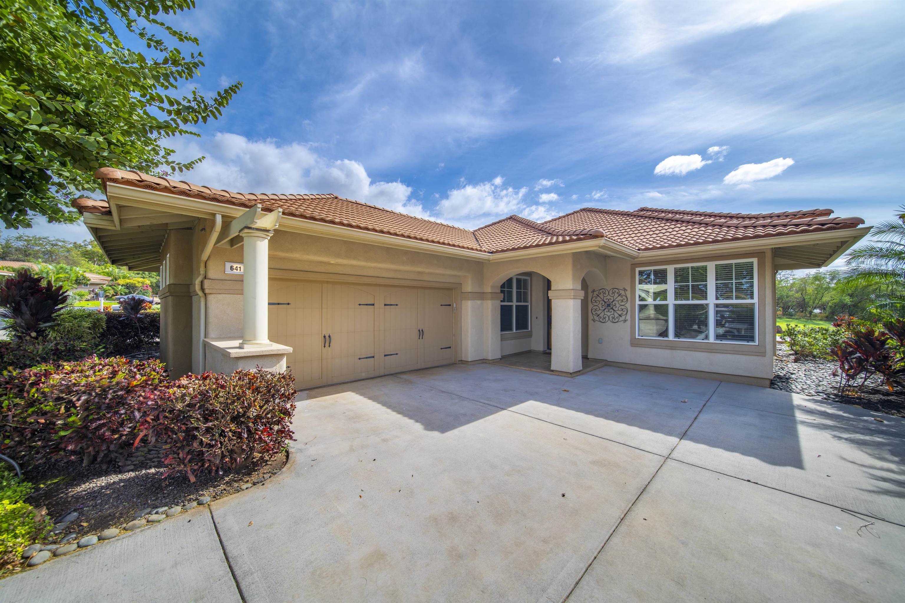 641  Hihimanu St Hokulani Golf Villas, Kihei home - photo 2 of 42