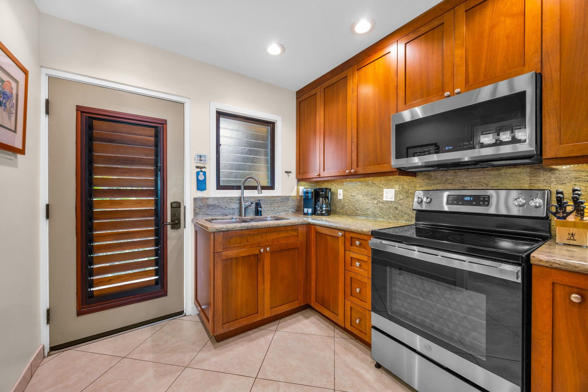 Hale Napili Apts condo # 4, Lahaina, Hawaii - photo 16 of 22