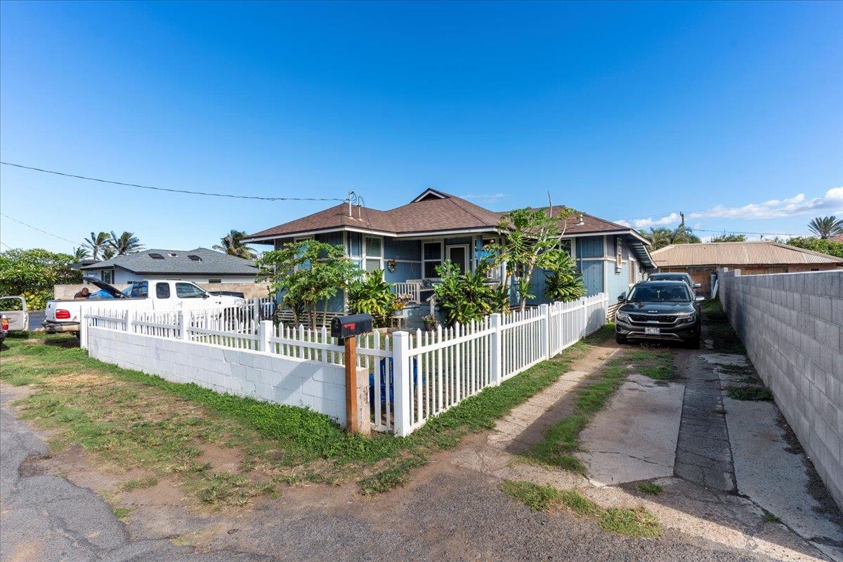 651  Linekona Pl Paukukalo, Wailuku home - photo 2 of 34