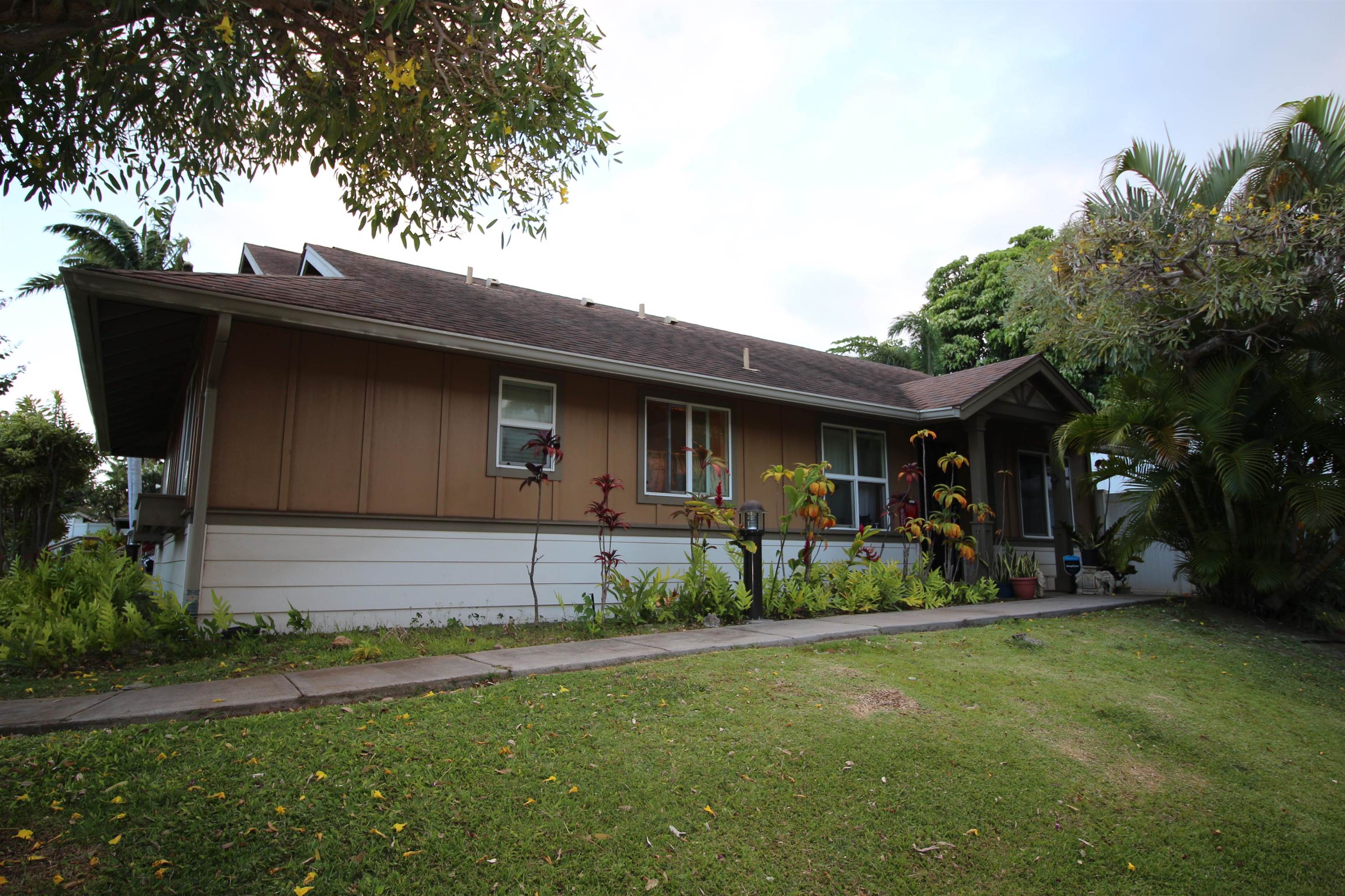 Kehalani Gardens condo # 1606, Wailuku, Hawaii - photo 3 of 12