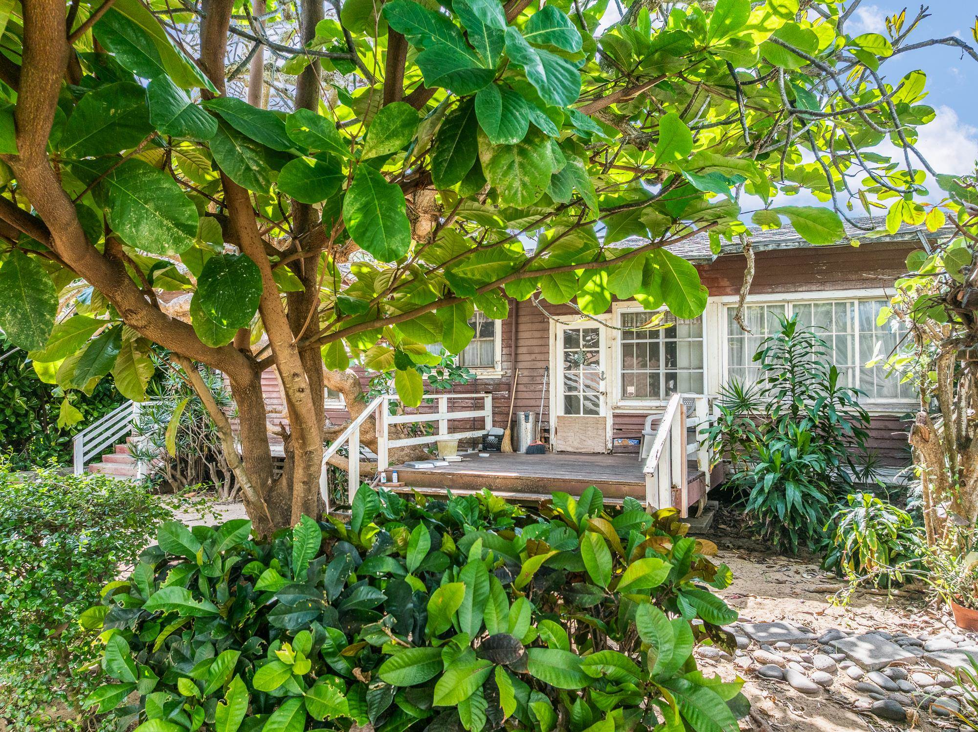 658  Waiehu Beach Rd Paukukalo  Waiehu, Wailuku home - photo 2 of 37
