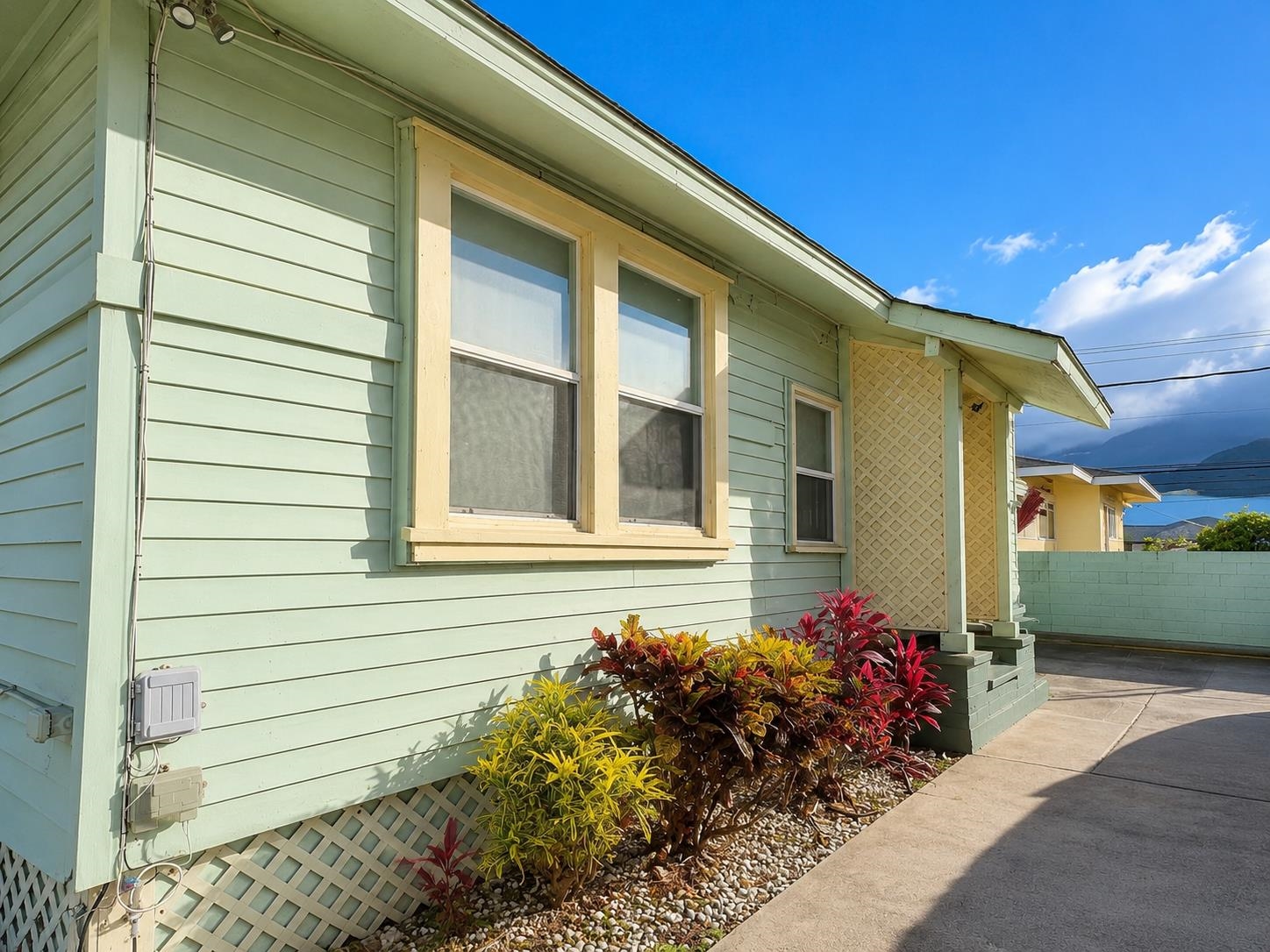 677  Linekona Pl , Wailuku home - photo 3 of 27