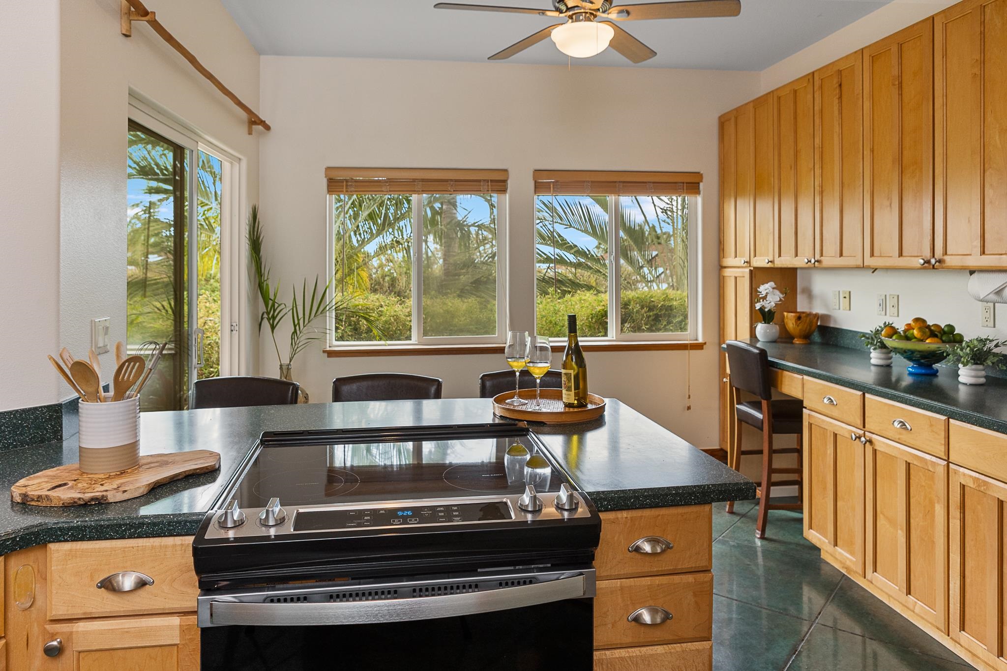 68  Awaiku St Launiupoko, Lahaina home - photo 16 of 34