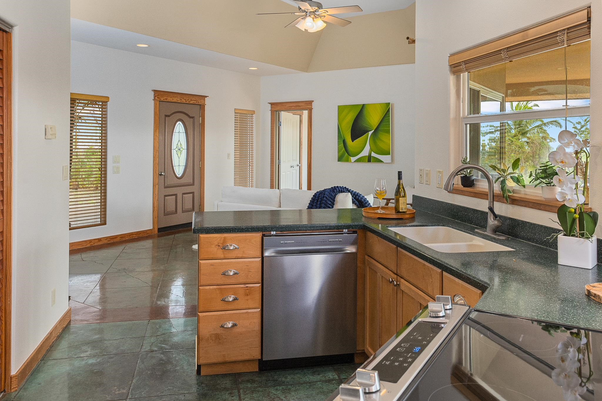 68  Awaiku St Launiupoko, Lahaina home - photo 21 of 33