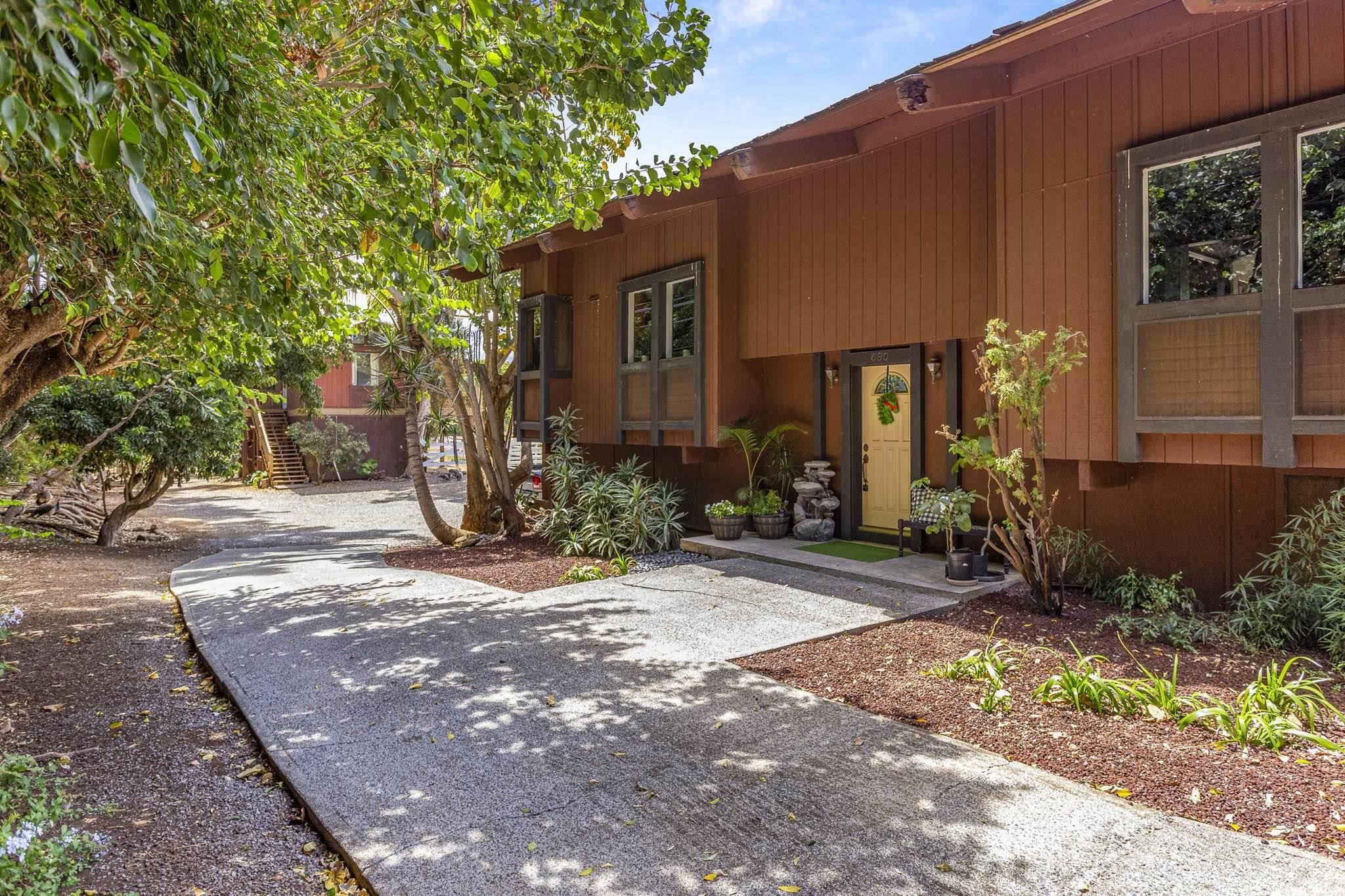 680  Makani Rd ,  home - photo 1 of 8
