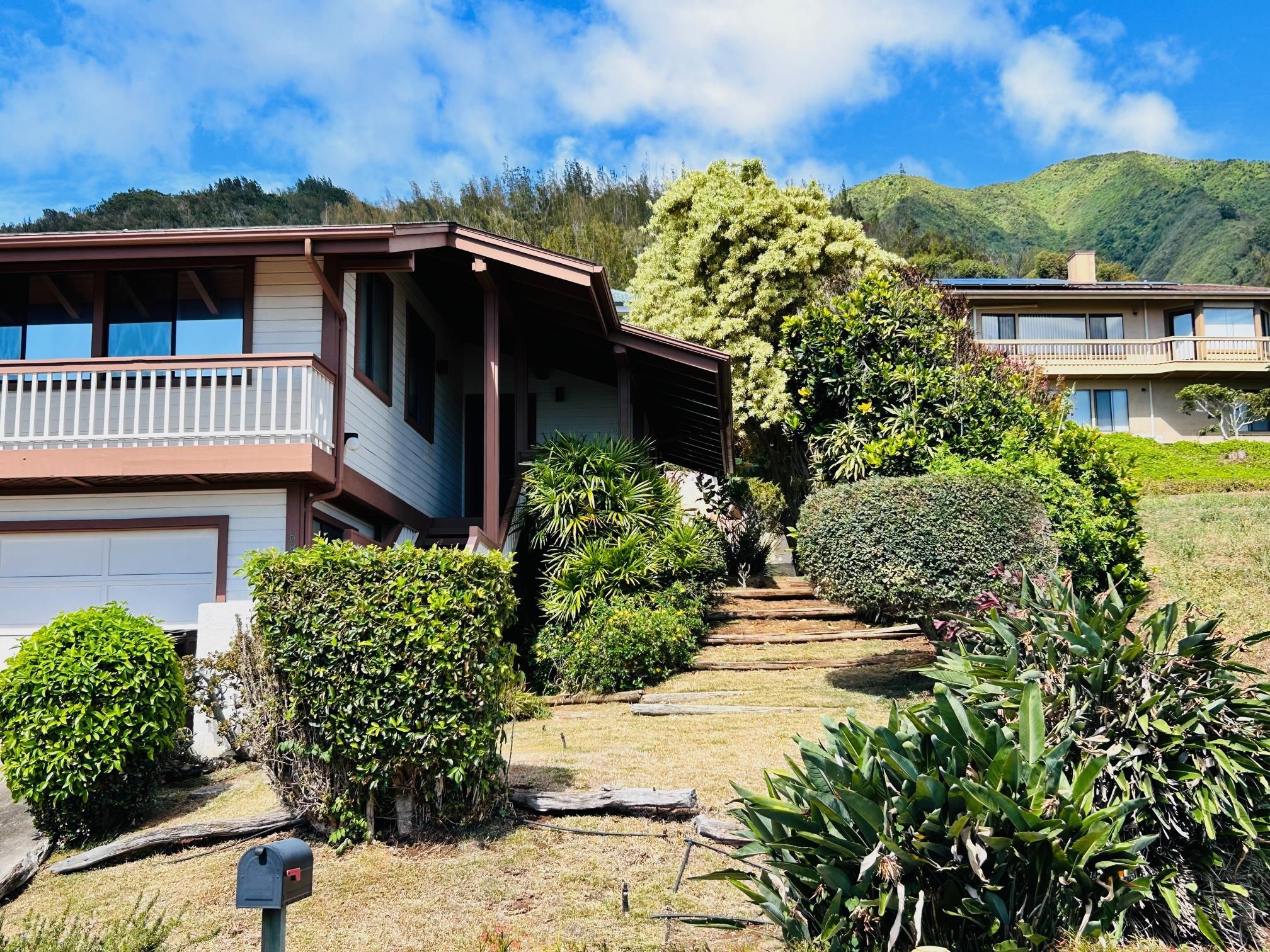 680  Noweo Pl Wailuku Heights, Wailuku home - photo 2 of 49