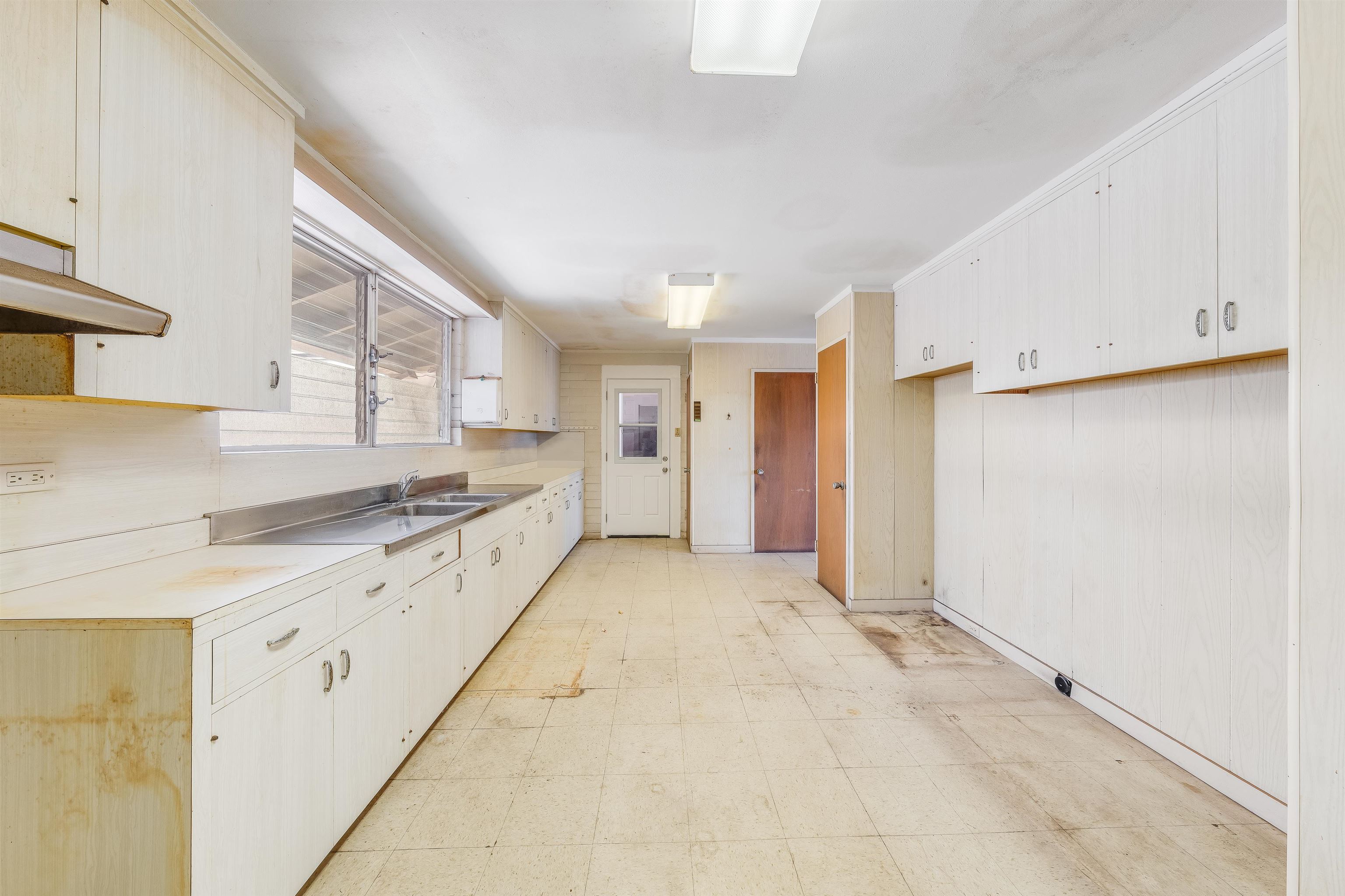 681  Molokai Akau St , Kahului home - photo 5 of 30