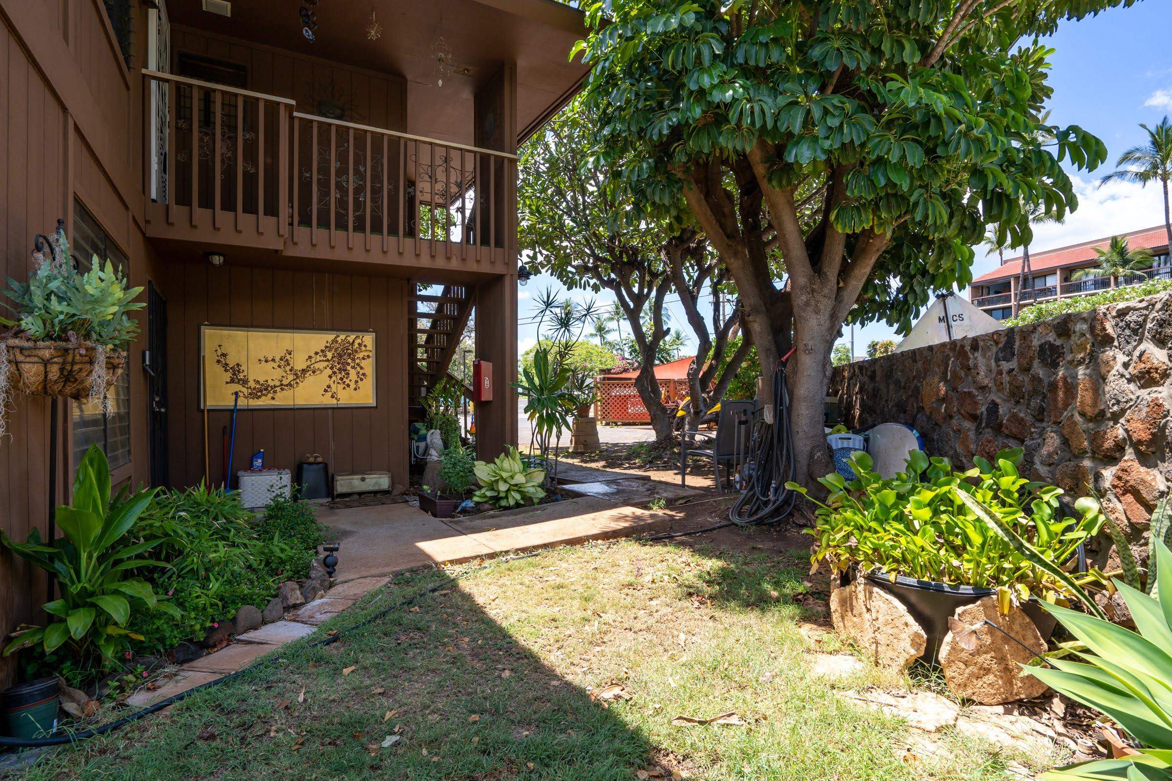 Hale Mahialani condo # 4, Kihei, Hawaii - photo 32 of 39