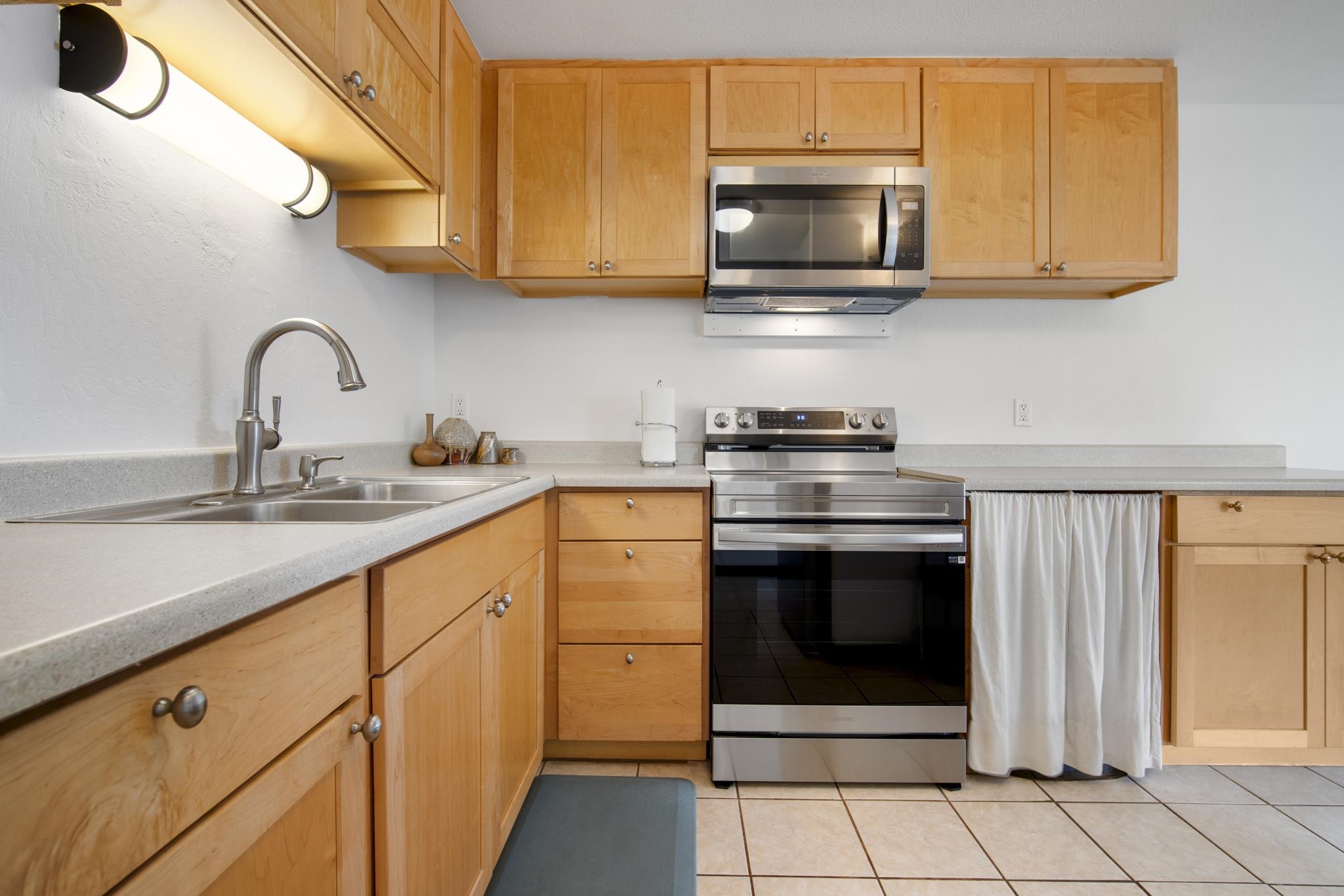 Hale Mahialani condo # 6, Kihei, Hawaii - photo 8 of 32