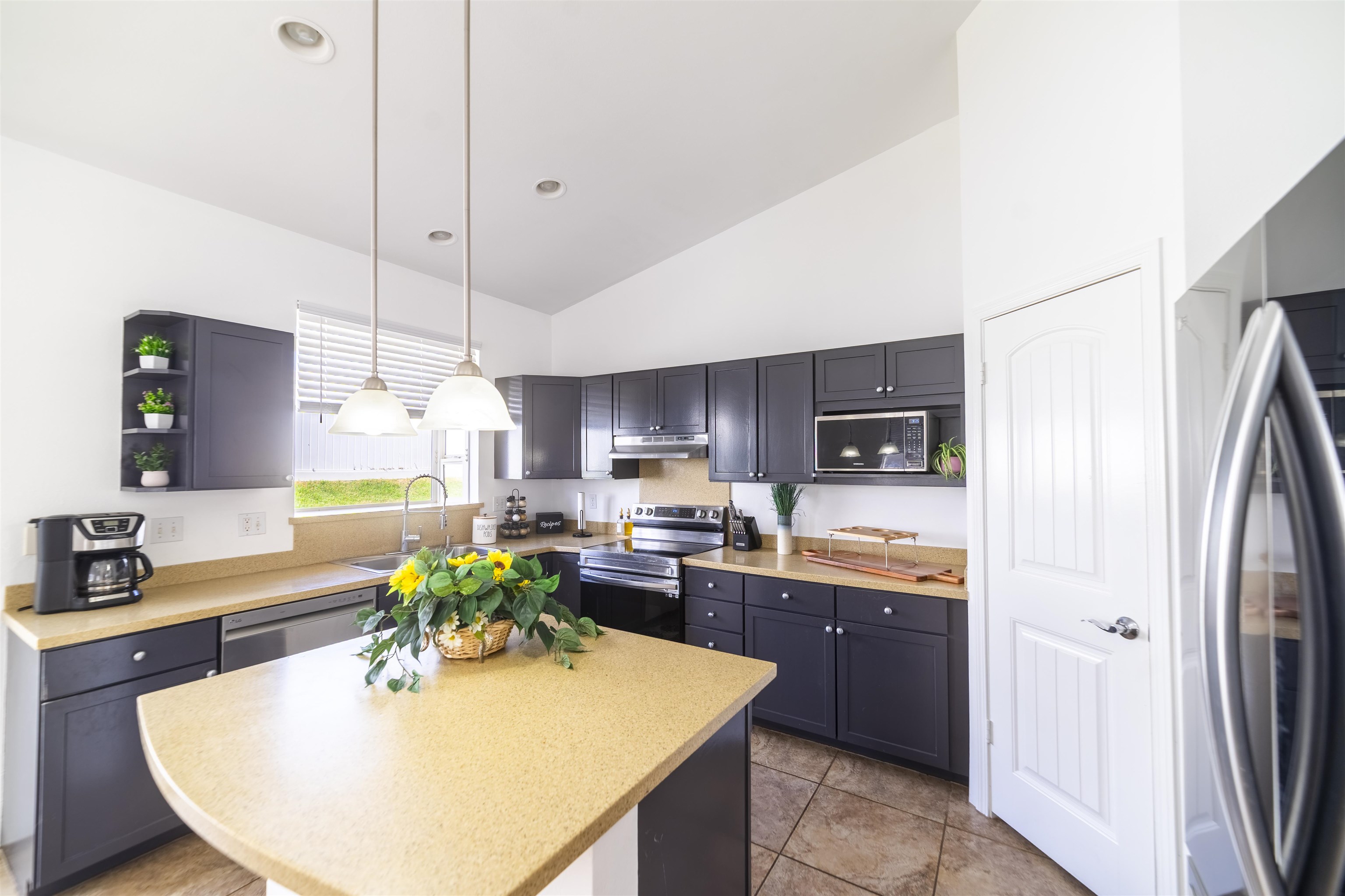 70  Hoku Puhipaka St Maui Lani, Kahului home - photo 8 of 36