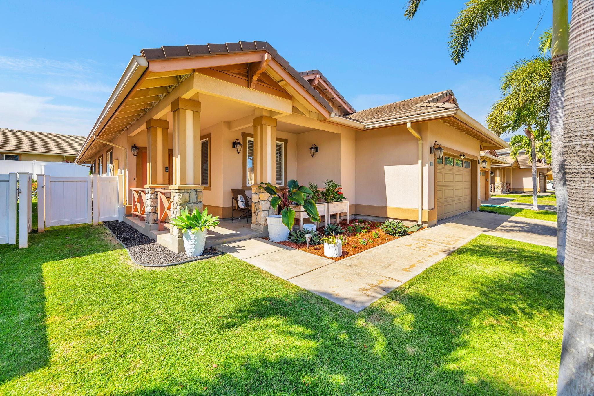 70  Hoku Puhipaka St Maui Lani, Kahului home - photo 2 of 47