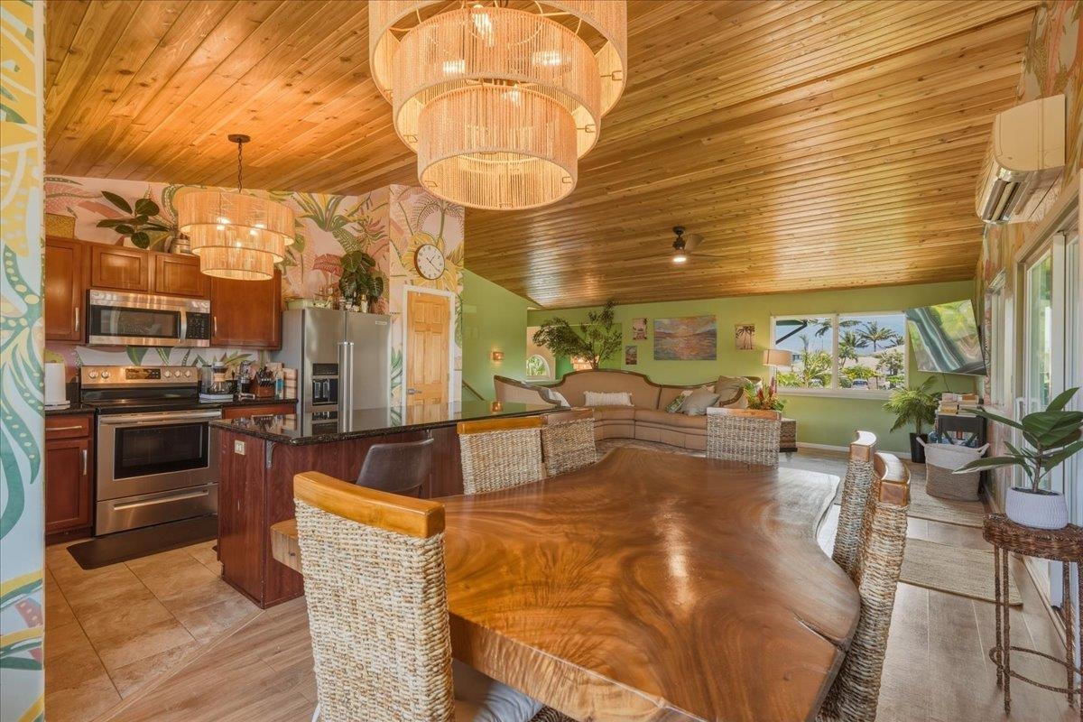 705  Alulike St , Kihei home - photo 8 of 27