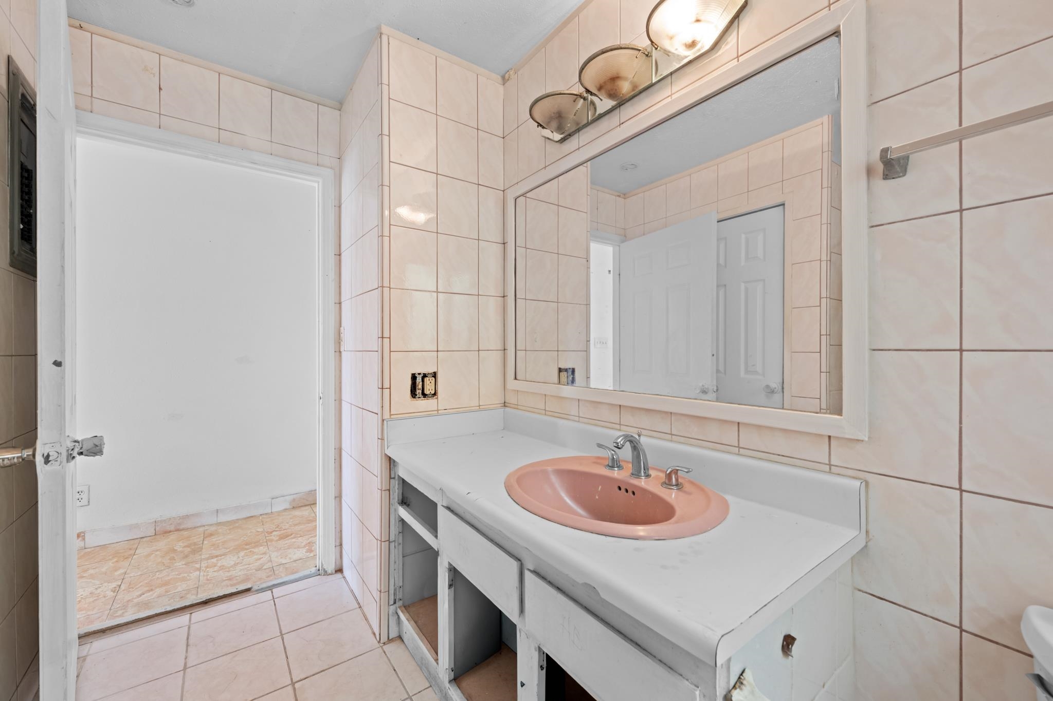 709  Kaimana Pl , Kahului home - photo 26 of 49