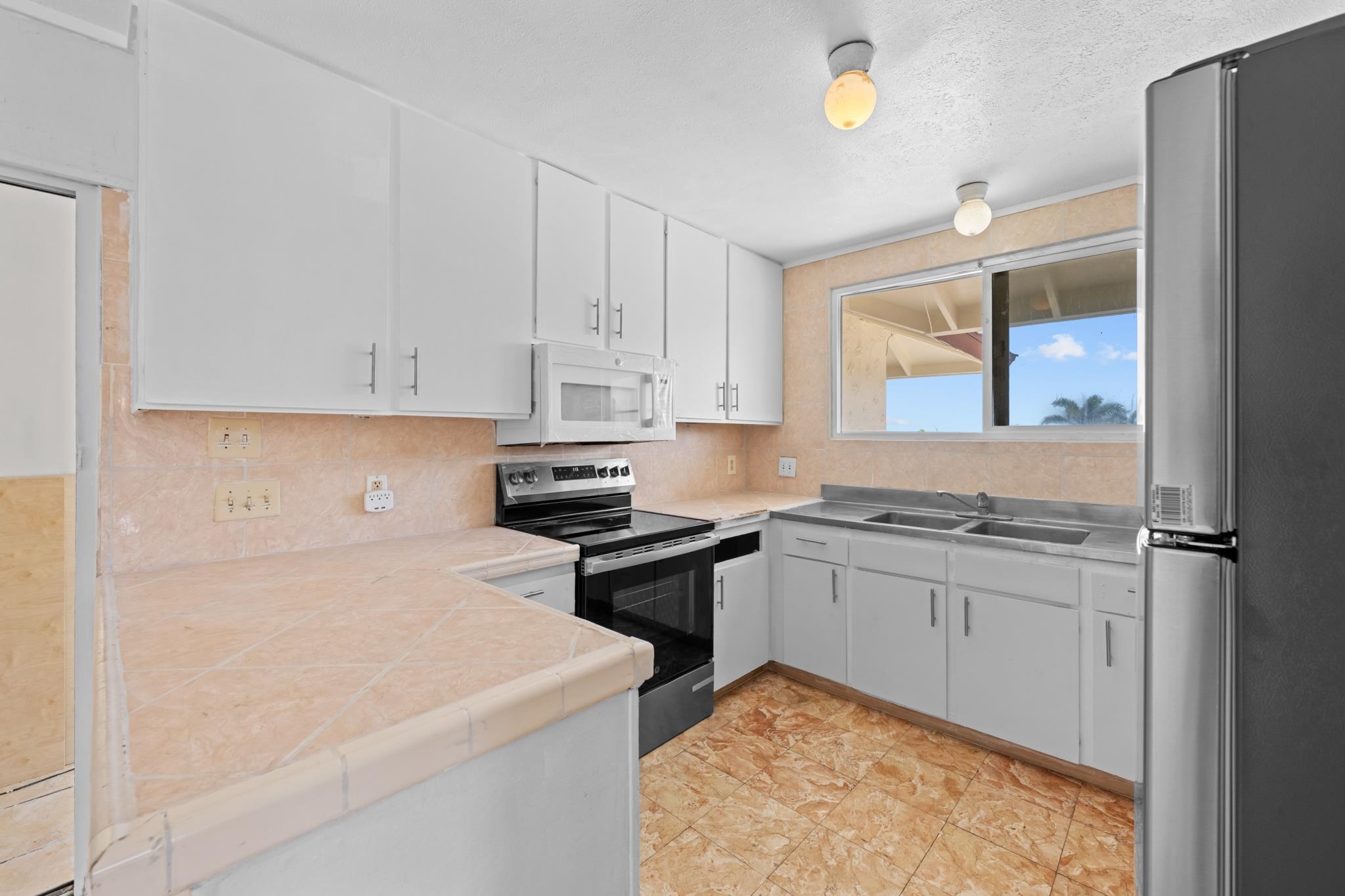 709  Kaimana Pl , Kahului home - photo 4 of 49