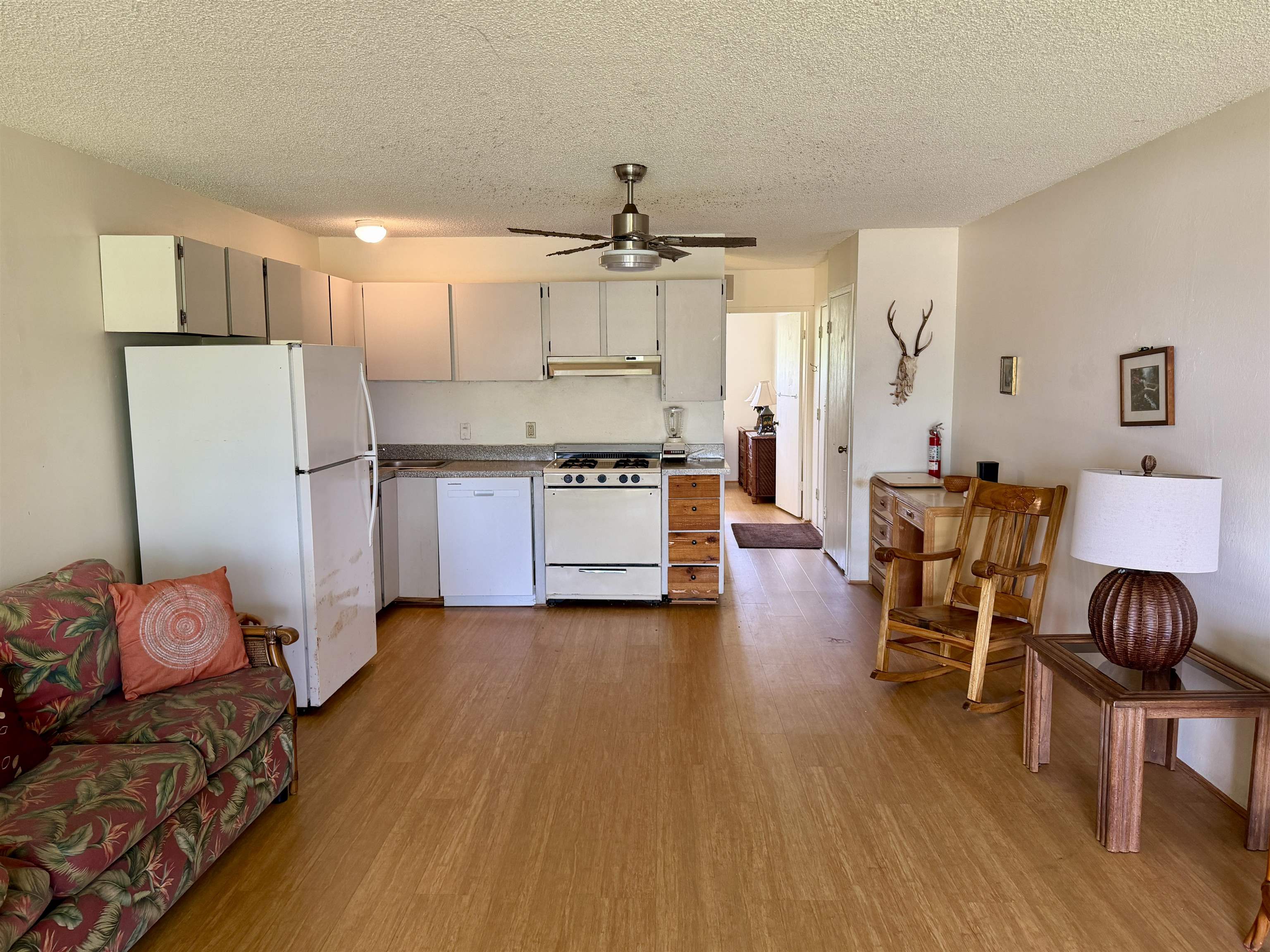 Wavecrest condo # B306, Kaunakakai, Hawaii - photo 6 of 33