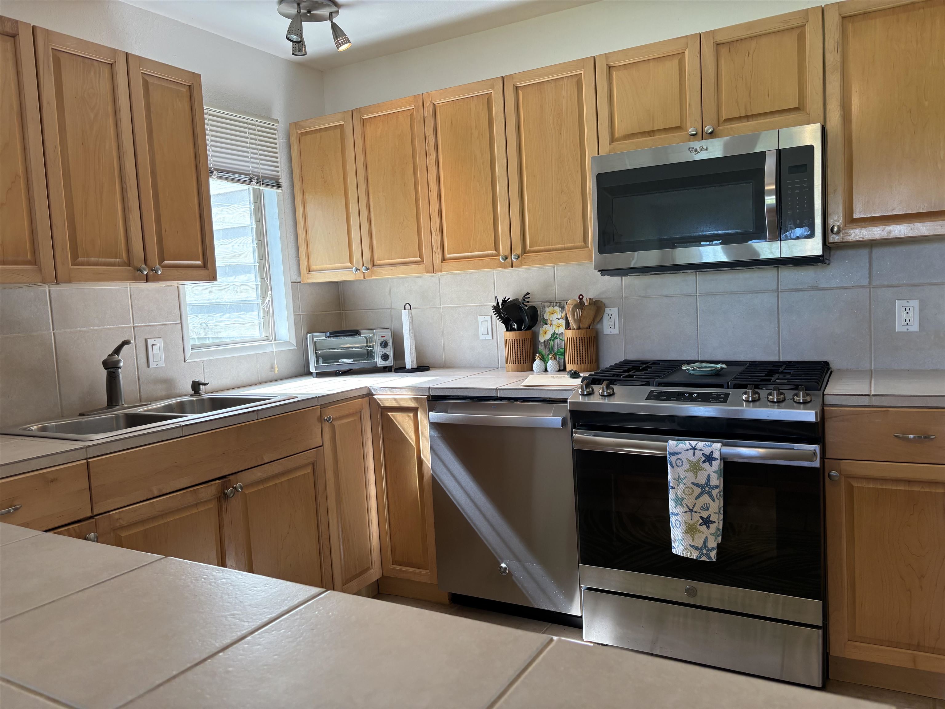 Wavecrest condo # B-110, Kaunakakai, Hawaii - photo 9 of 18