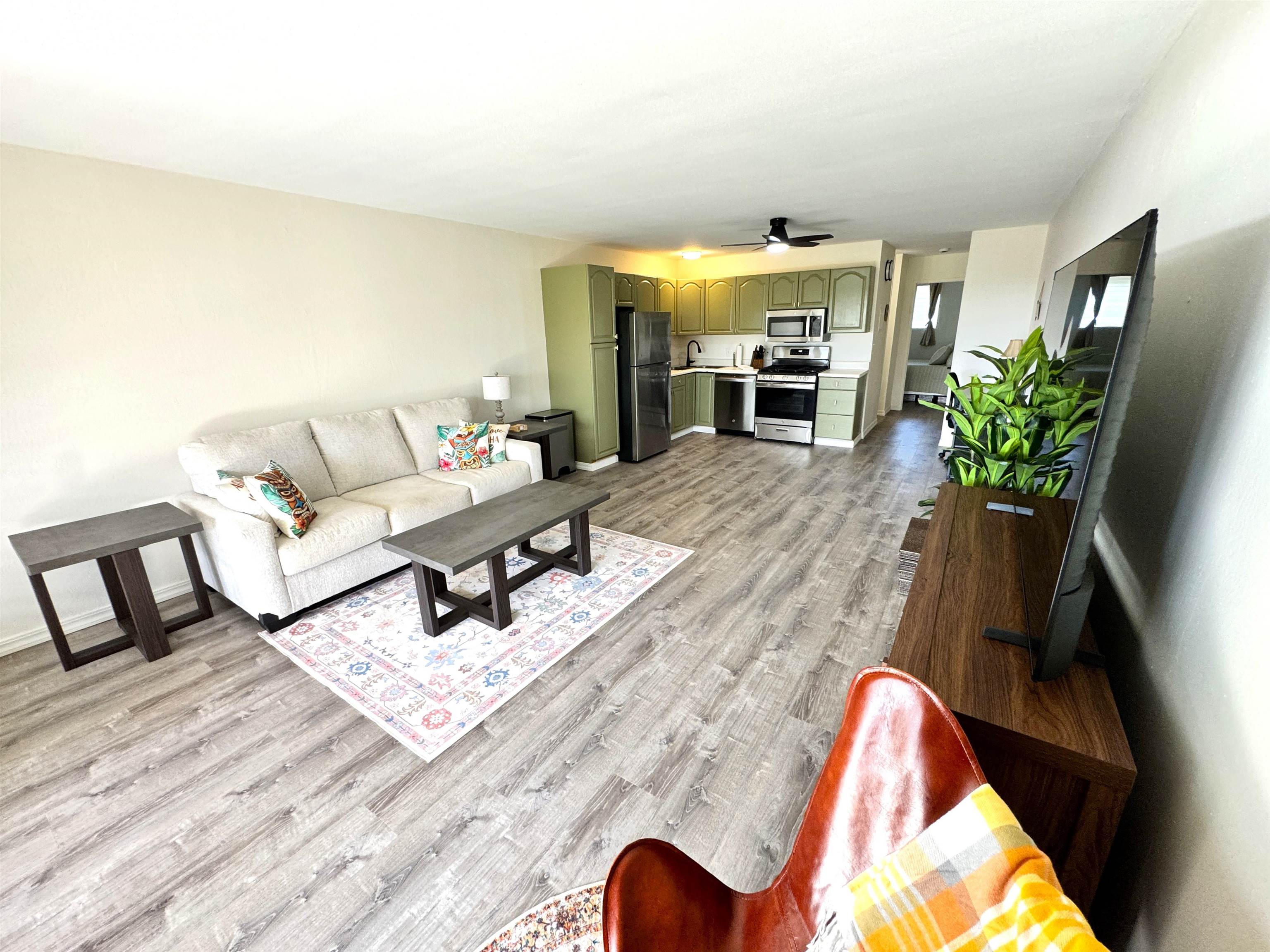 Wavecrest condo # B-304, Kaunakakai, Hawaii - photo 2 of 26