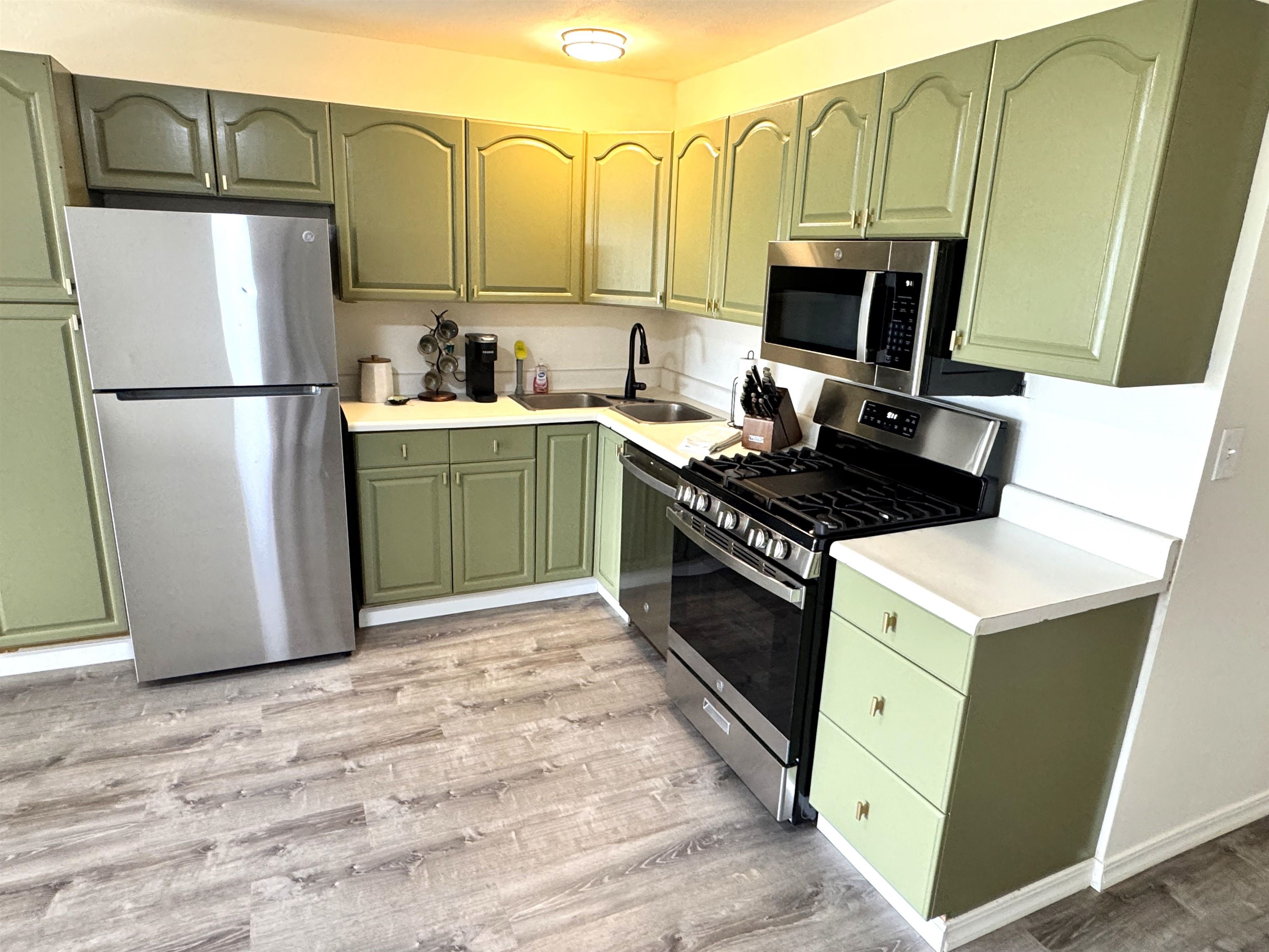 Wavecrest condo # B-304, Kaunakakai, Hawaii - photo 5 of 26