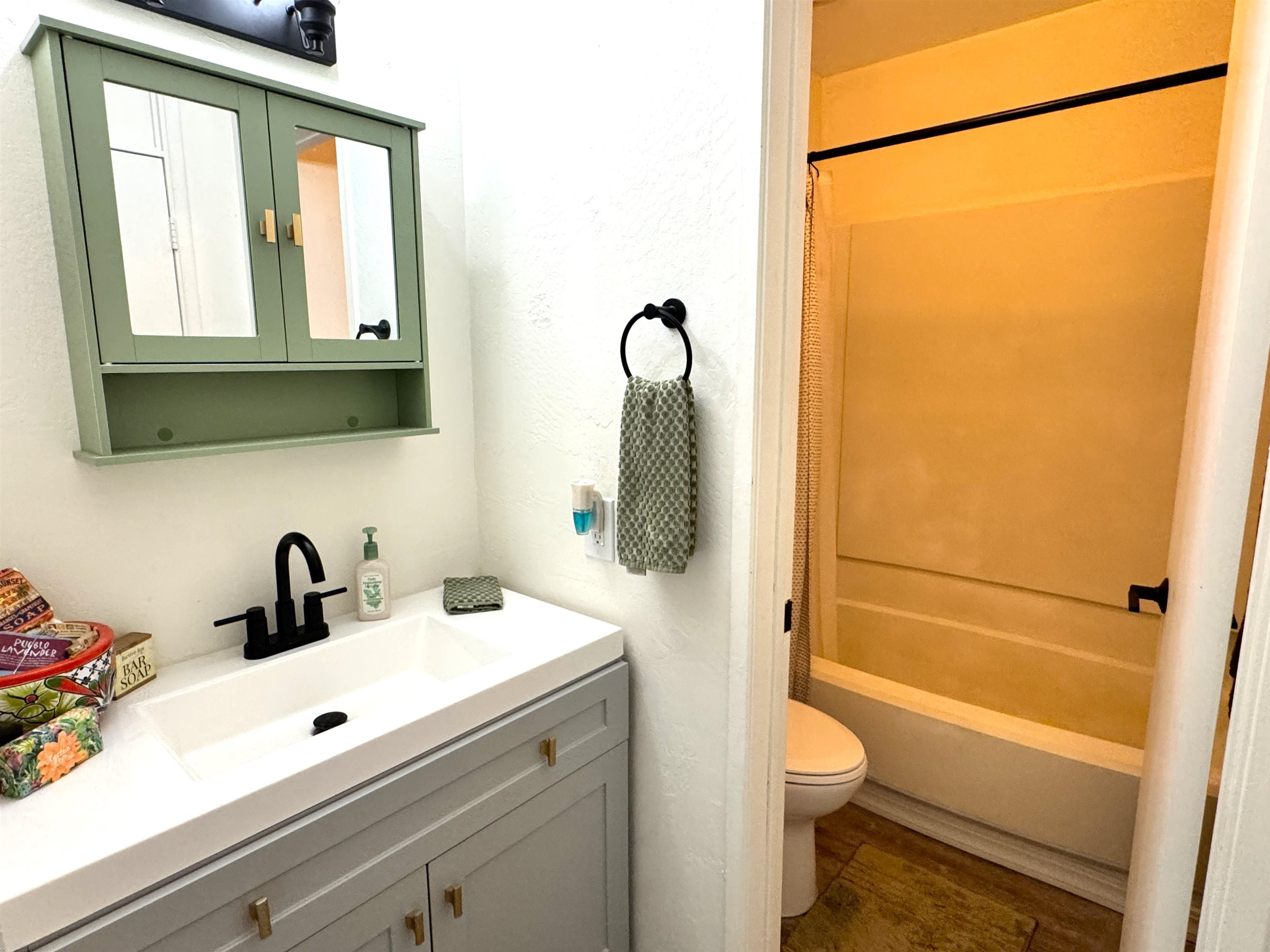 Wavecrest condo # B-304, Kaunakakai, Hawaii - photo 9 of 26