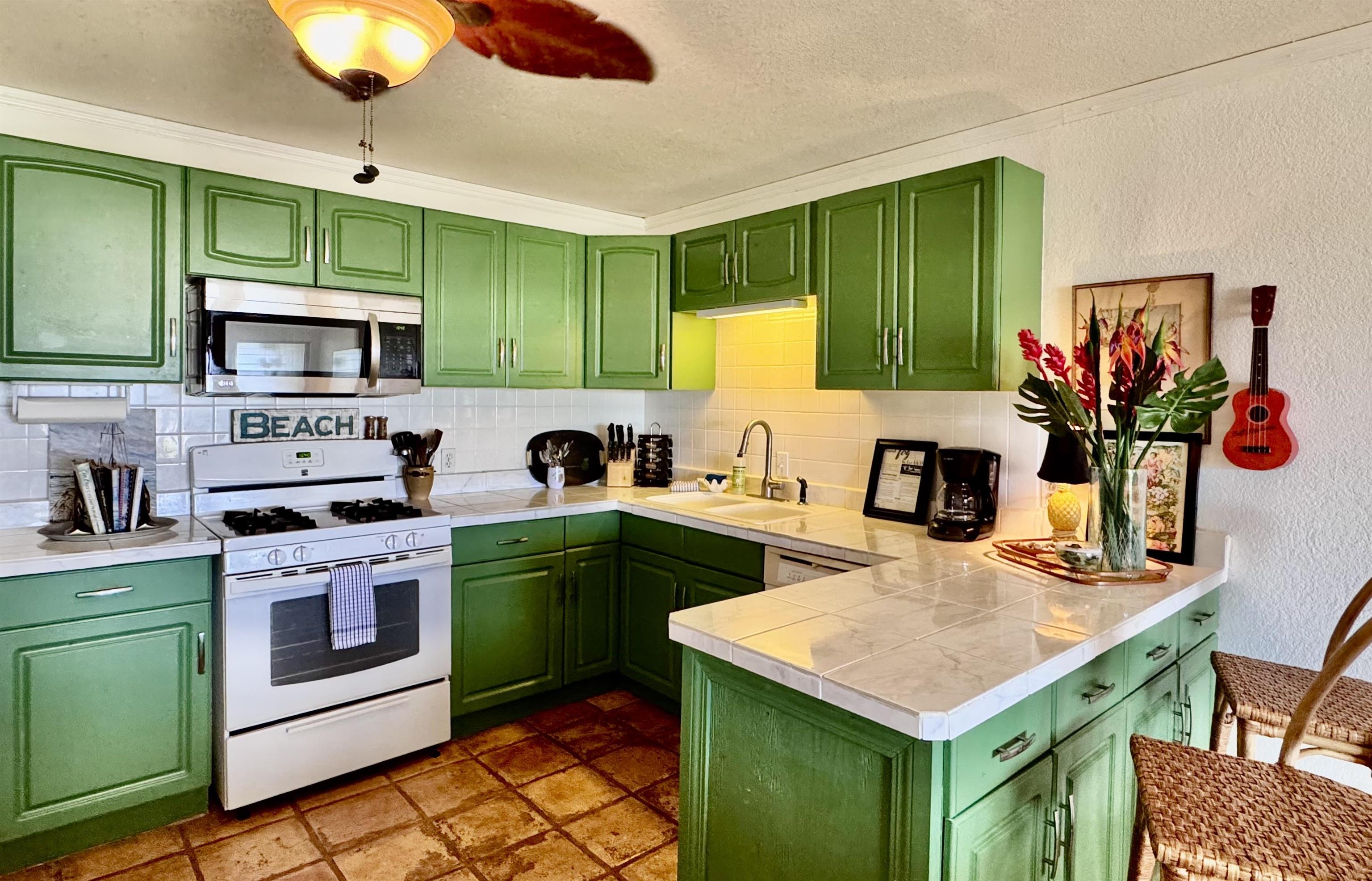 Wavecrest condo # C313, Kaunakakai, Hawaii - photo 3 of 26