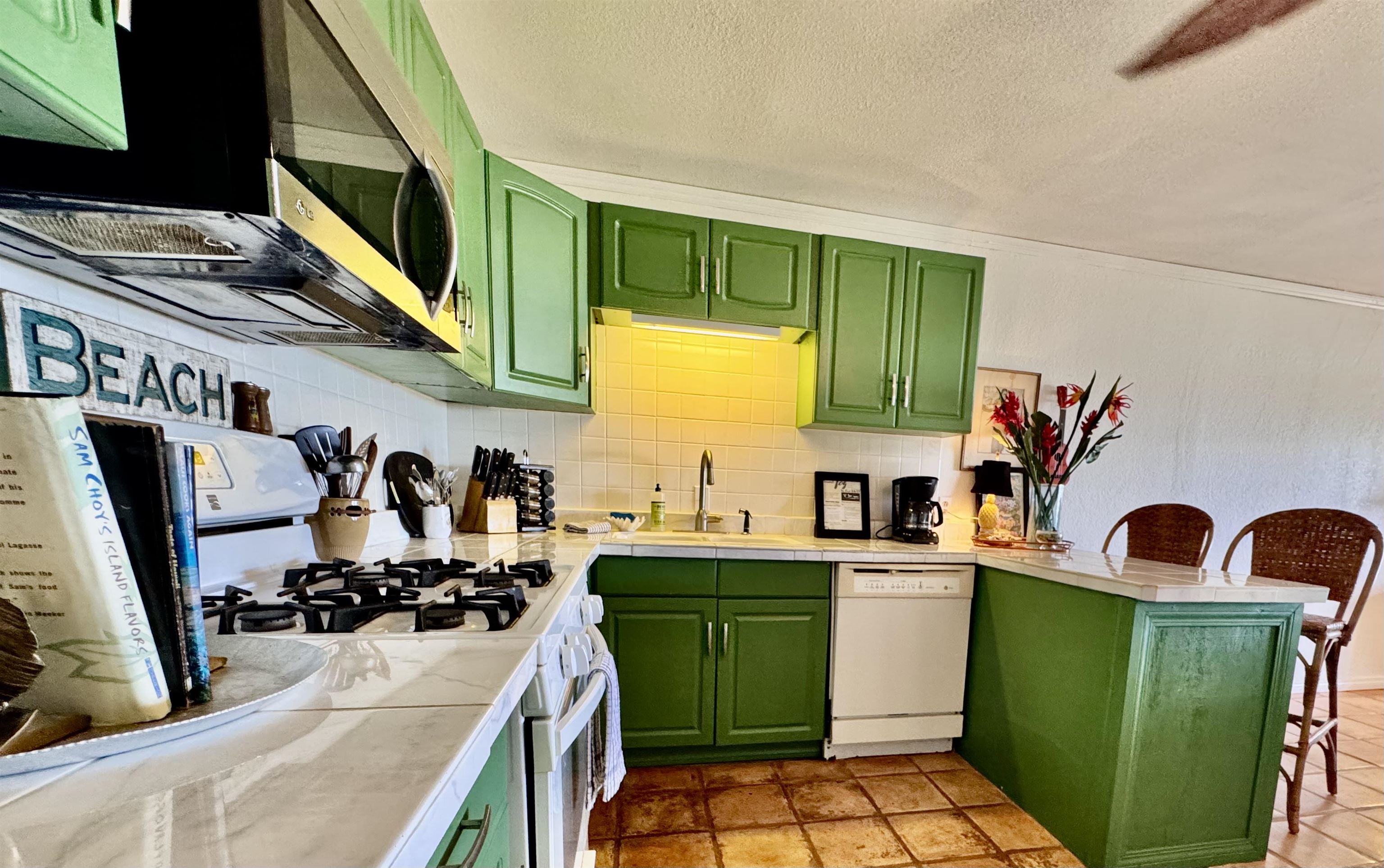 Wavecrest condo # C313, Kaunakakai, Hawaii - photo 4 of 26