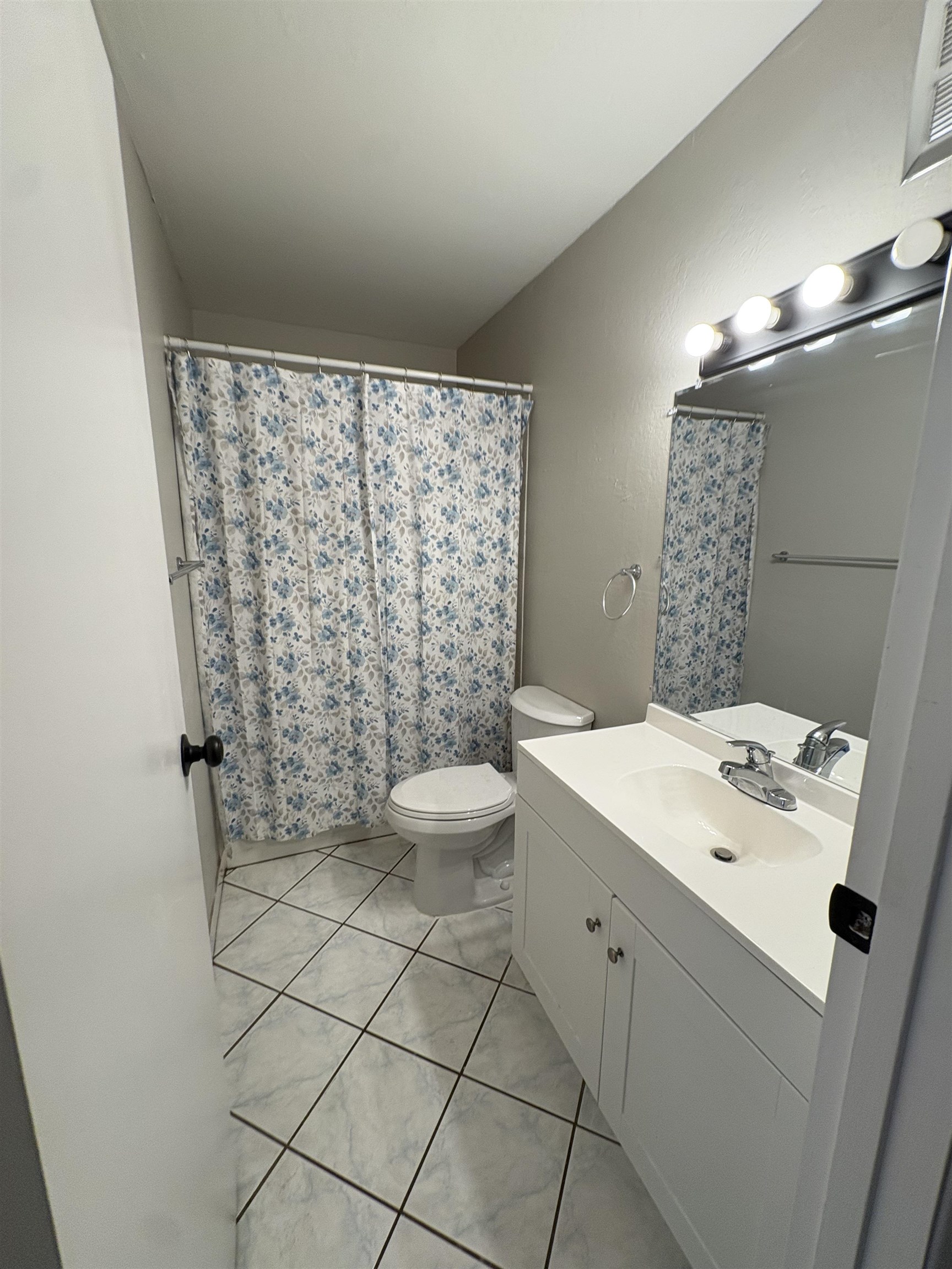 Kihei Bay Surf condo # D240, Kihei, Hawaii - photo 5 of 6