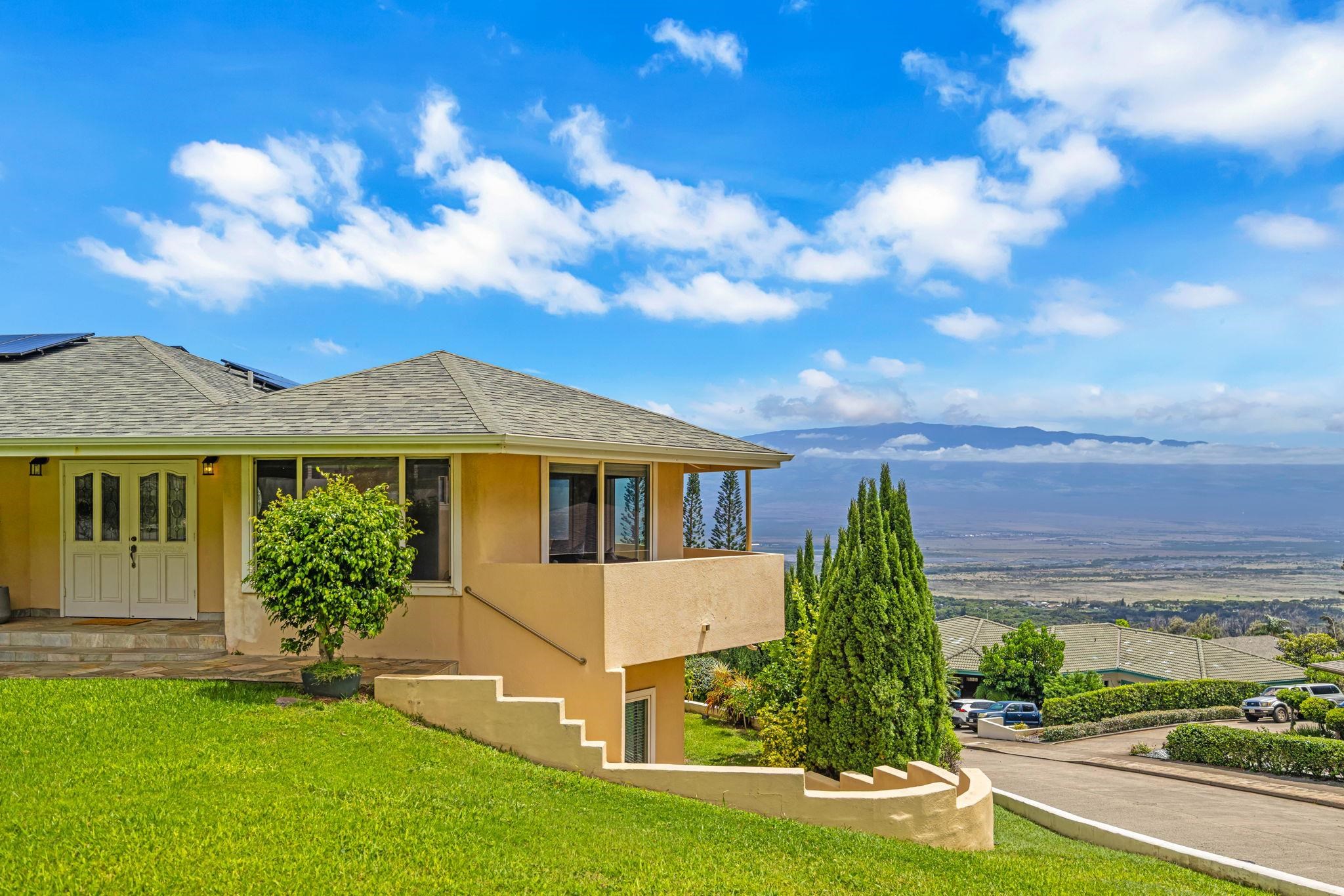715  Uluhea Way Wailuku Heights, Wailuku home - photo 2 of 50