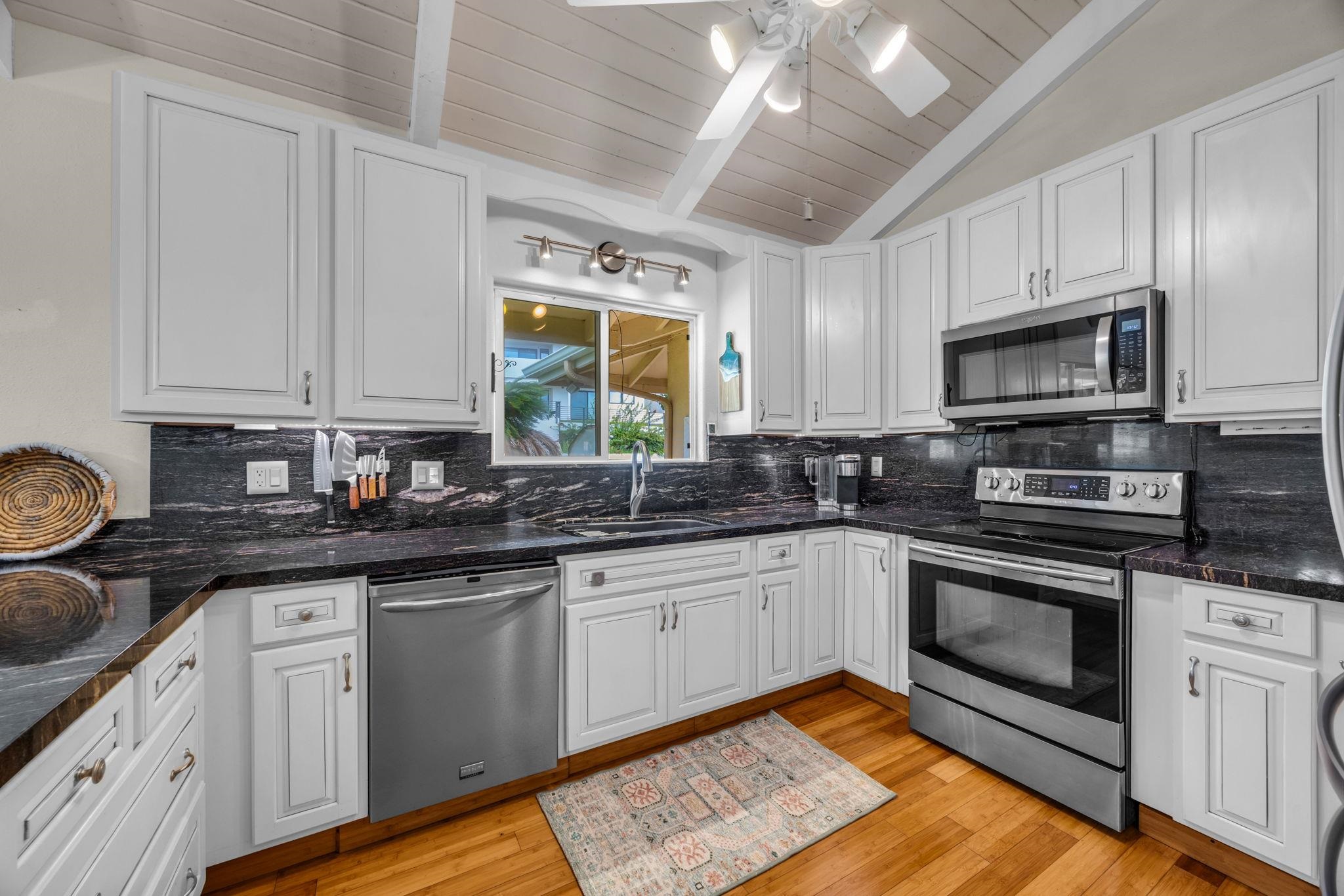 715  Uluhea Way Wailuku Heights, Wailuku home - photo 15 of 50
