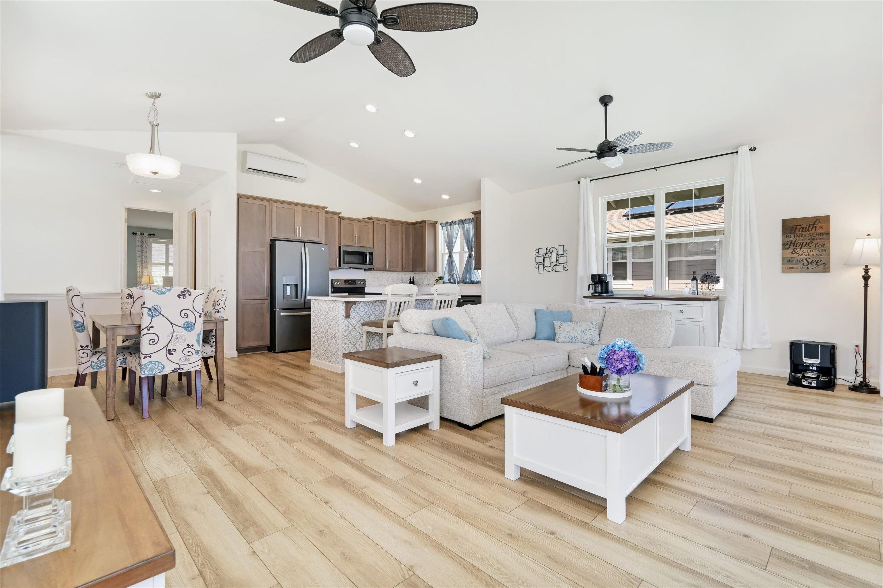 72  Kupaloke St , Wailuku home - photo 4 of 49