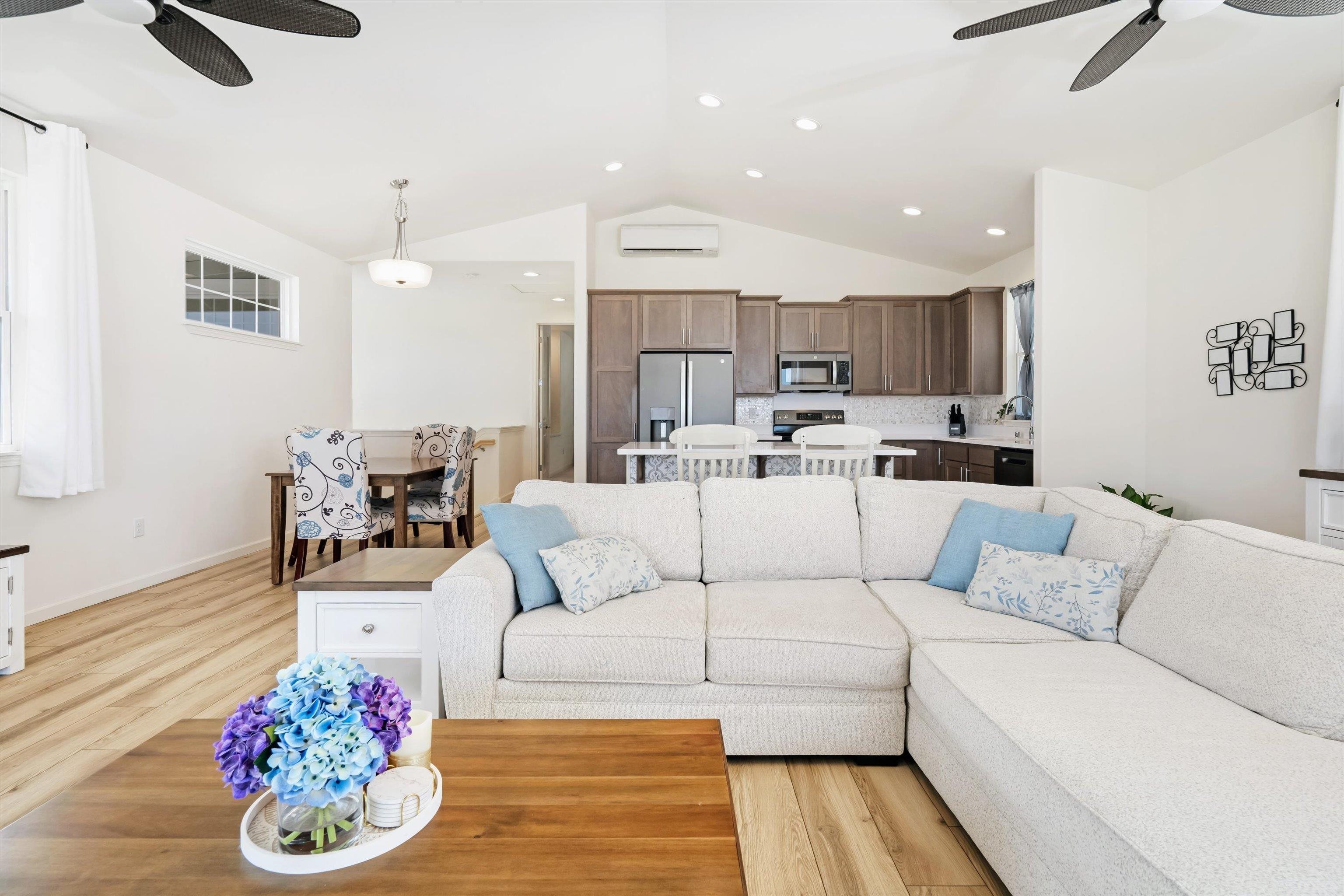 72  Kupaloke St , Wailuku home - photo 5 of 49