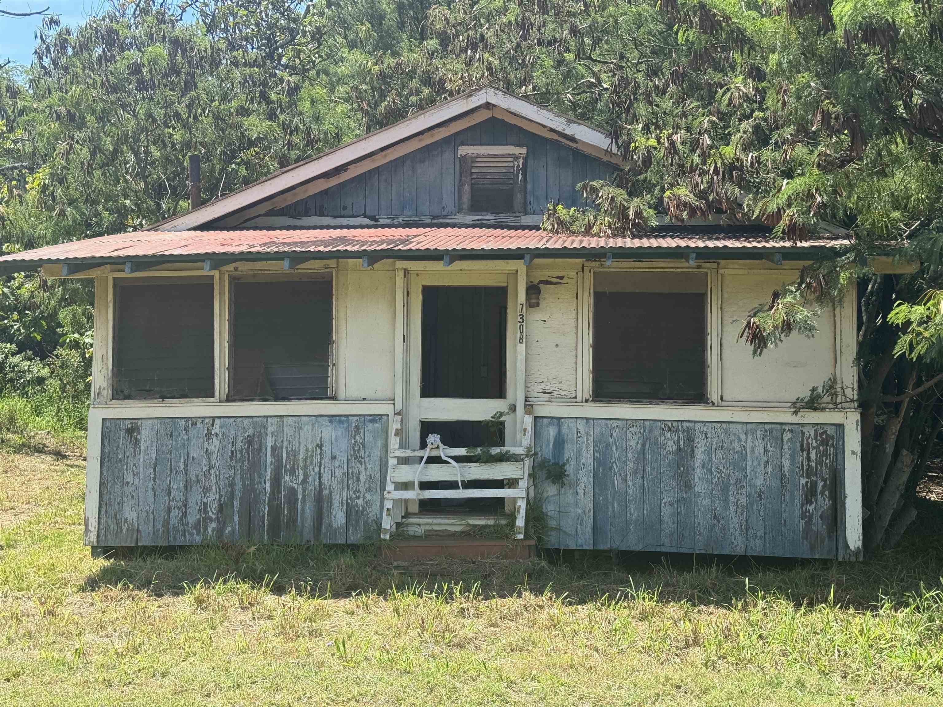 7308  Kamehameha V Hwy Ualapue, Molokai home - photo 4 of 18