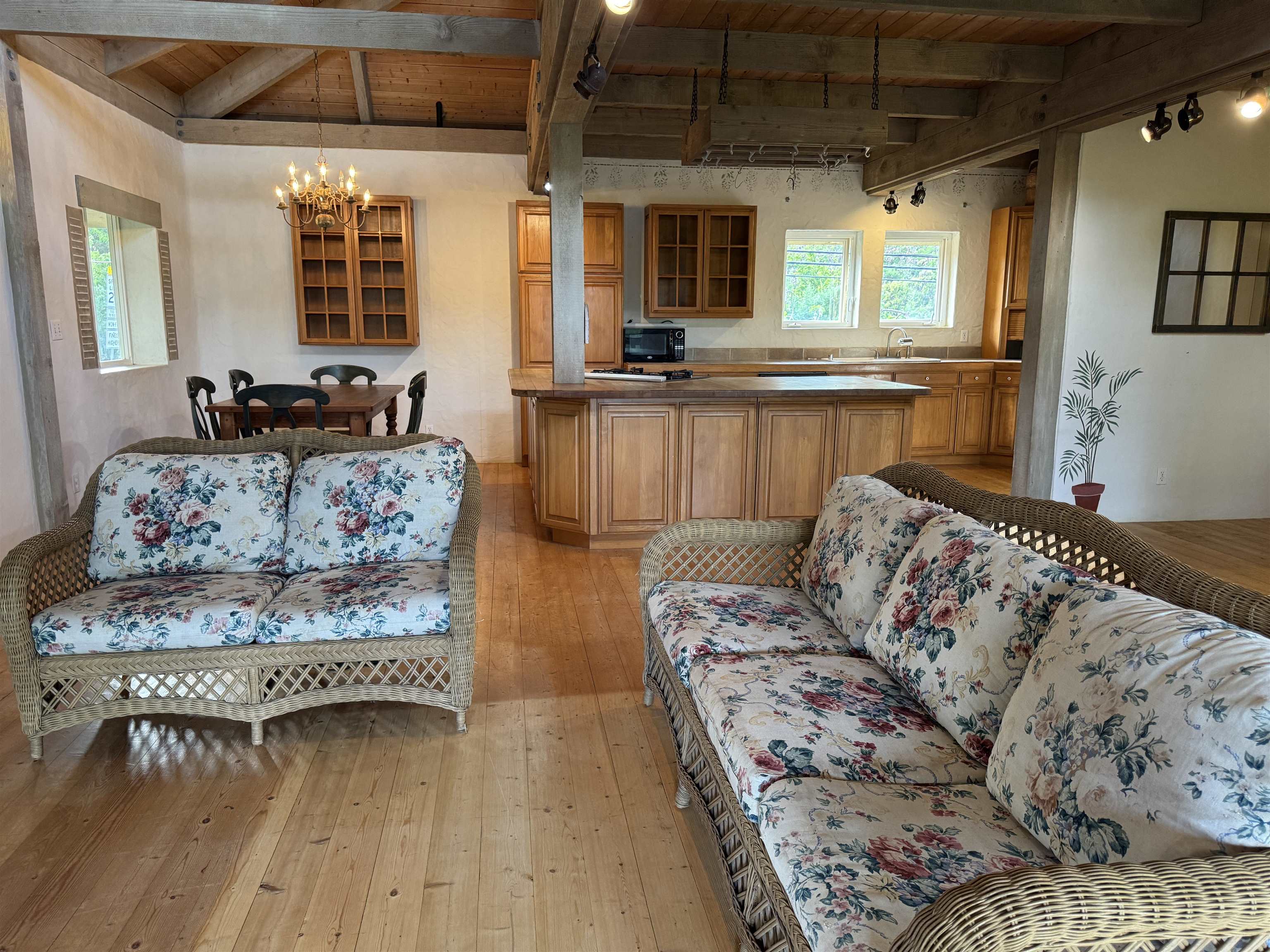 7406  Kamehameha V Hwy Ualapue, Molokai home - photo 4 of 32