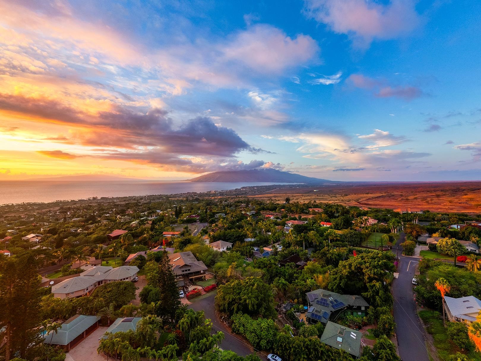 758  Lanina Pl , Maui Meadows home - photo 3 of 40