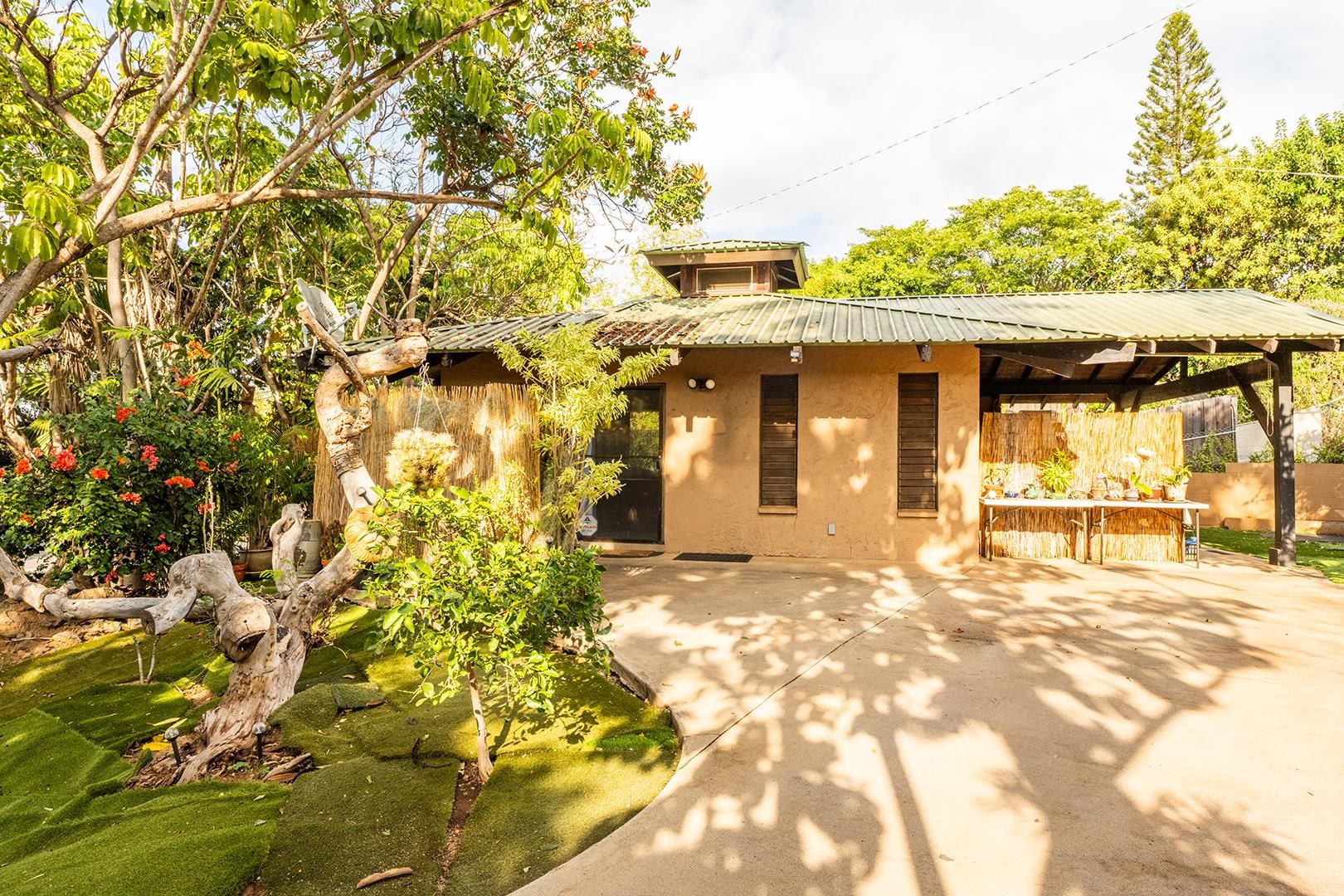 758  Lanina Pl , Maui Meadows home - photo 33 of 40