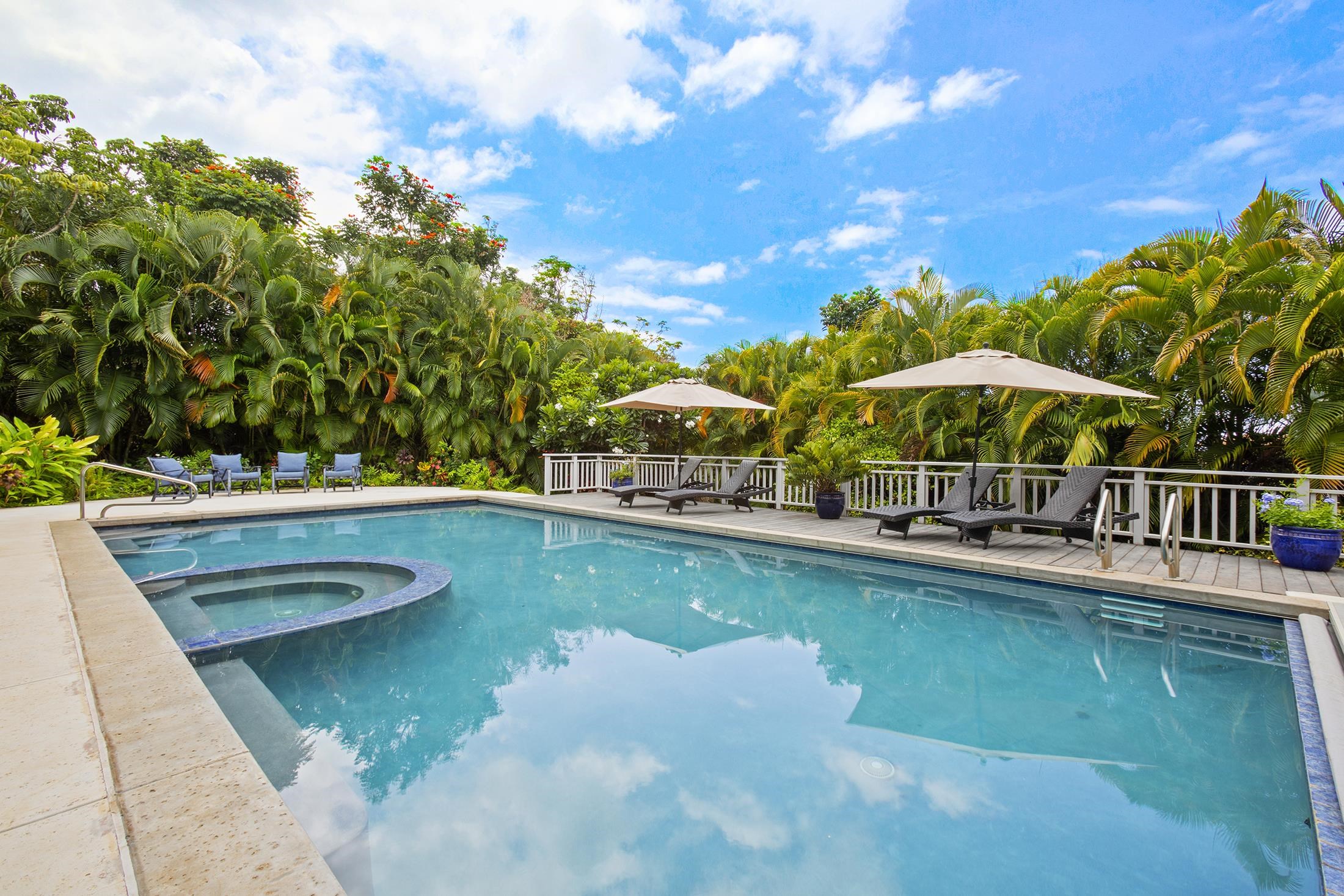 759  Kumulani Dr , Maui Meadows home - photo 3 of 36