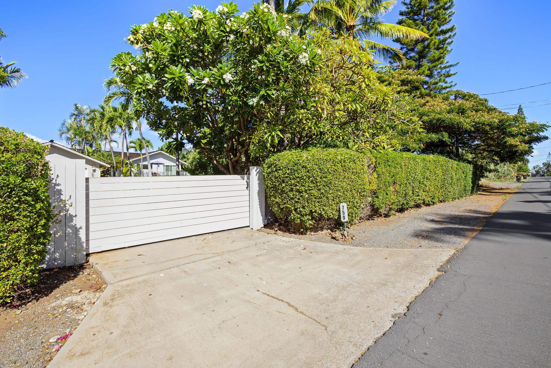 759  Kumulani Dr , Maui Meadows home - photo 5 of 36