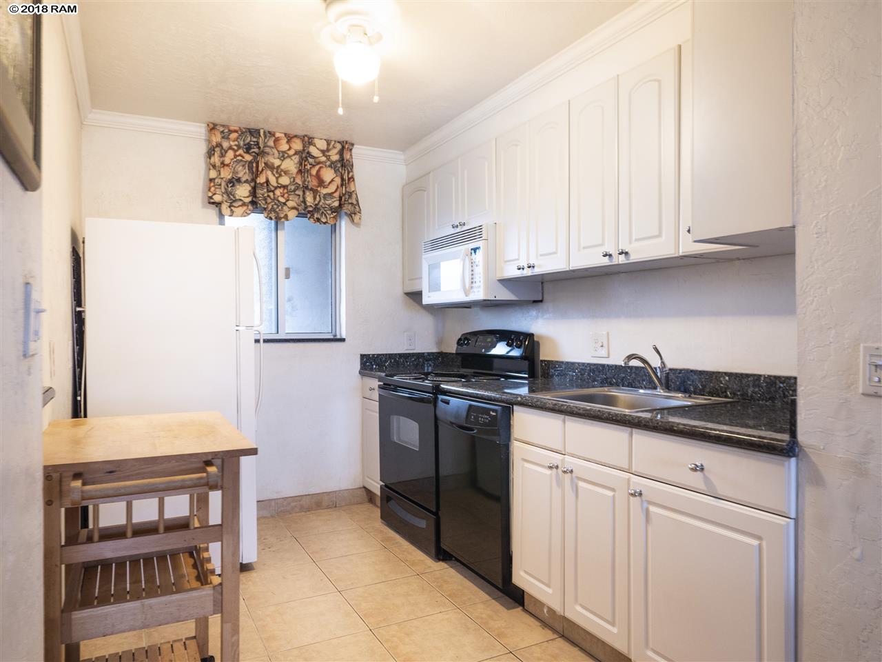 Menehune Shores condo # 226, Kihei, Hawaii - photo 5 of 20