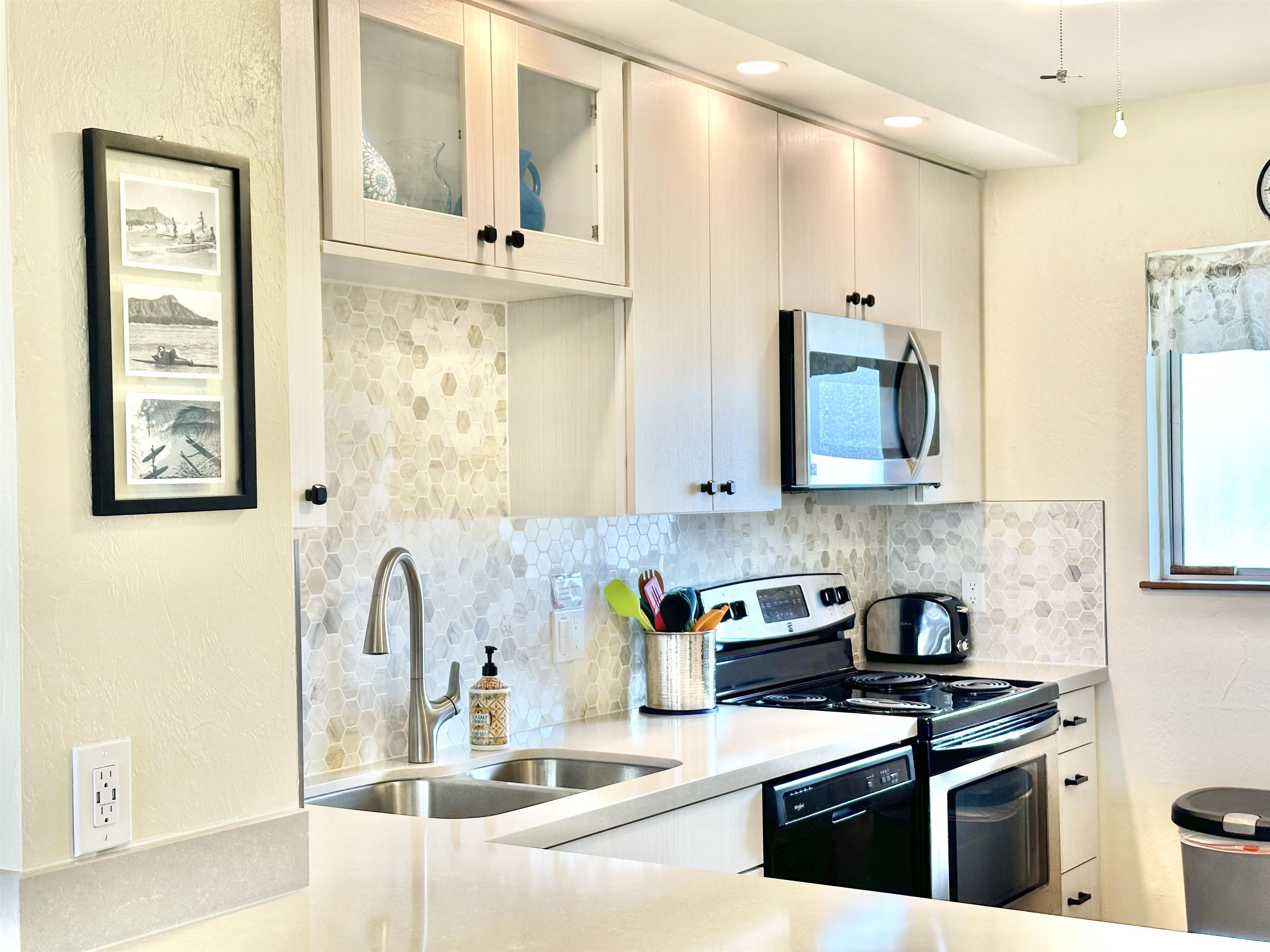 Menehune Shores condo # 304, Kihei, Hawaii - photo 6 of 45