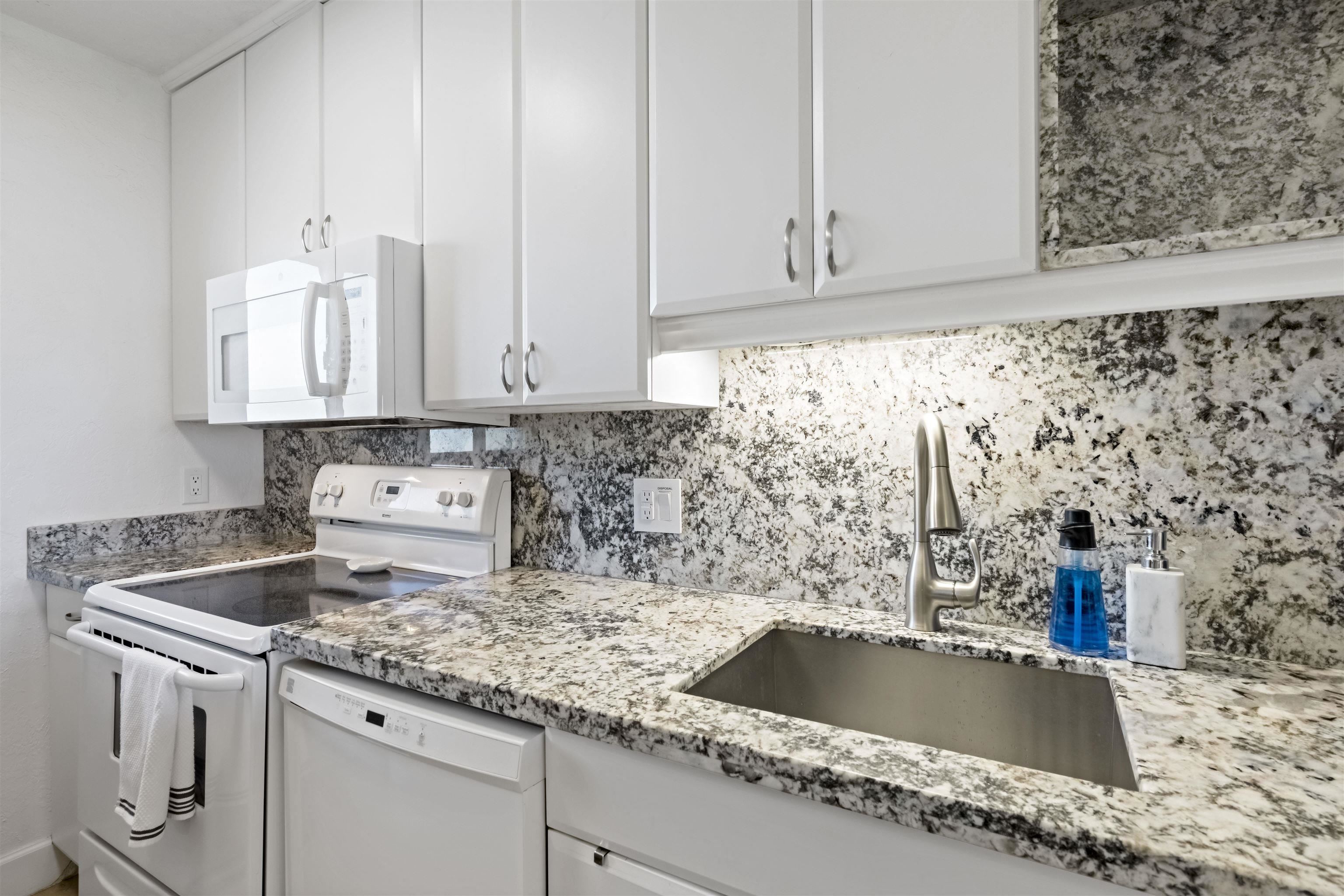 Menehune Shores condo # 326, Kihei, Hawaii - photo 6 of 40