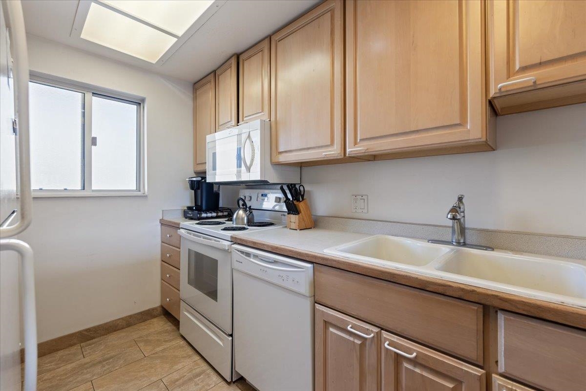 Menehune Shores condo # 422, Kihei, Hawaii - photo 21 of 35