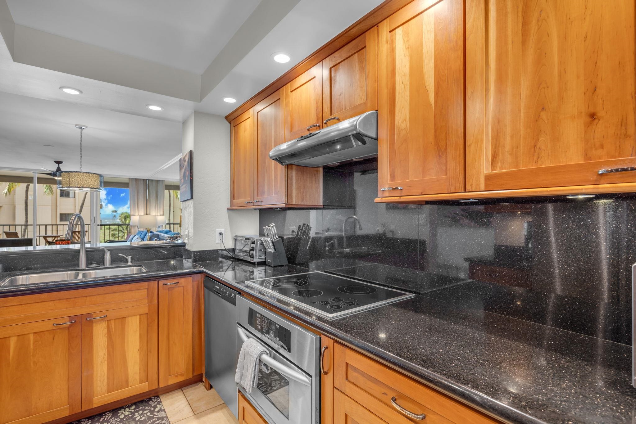 Menehune Shores condo # 427, Kihei, Hawaii - photo 11 of 47
