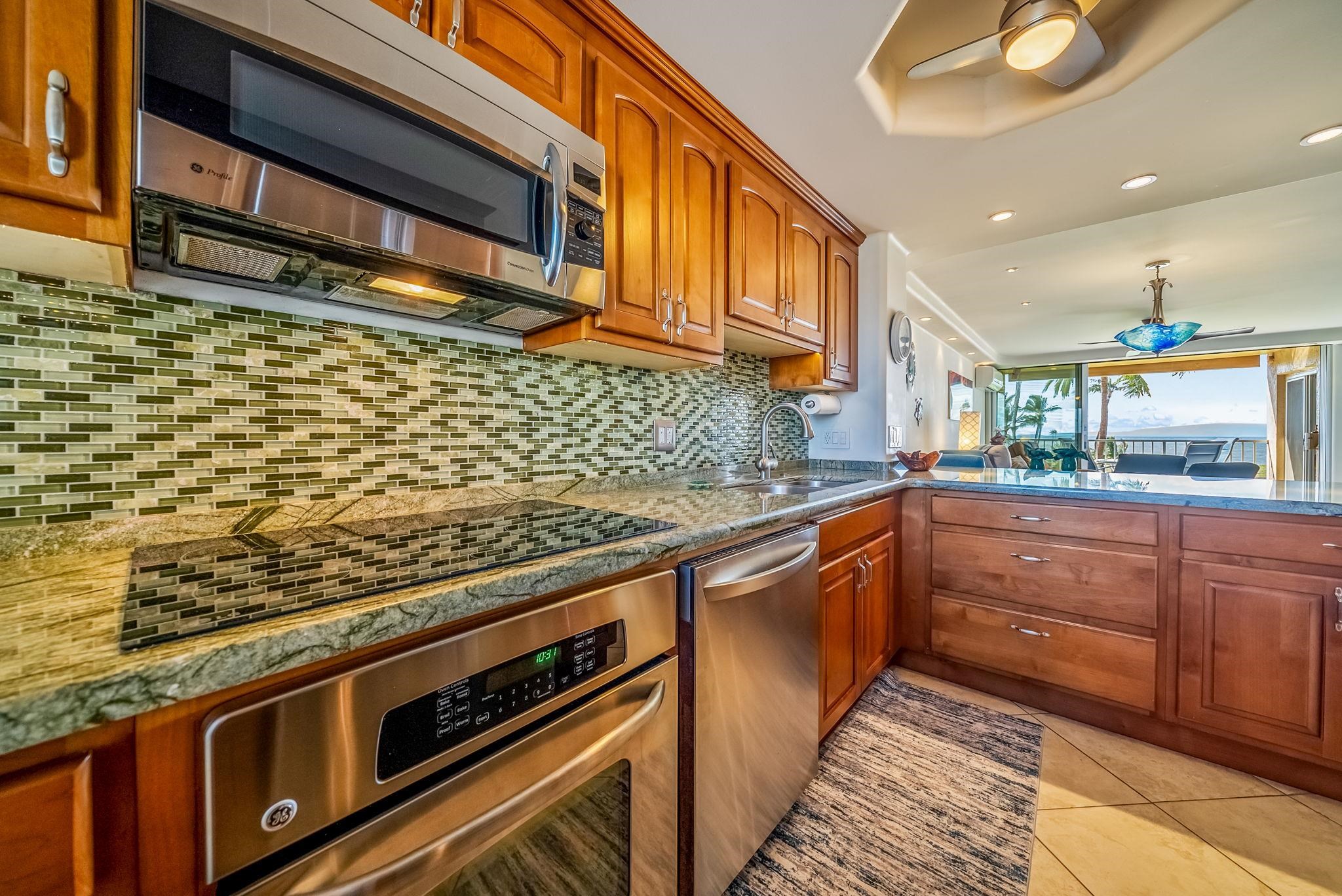 Menehune Shores condo # 522, Kihei, Hawaii - photo 8 of 48