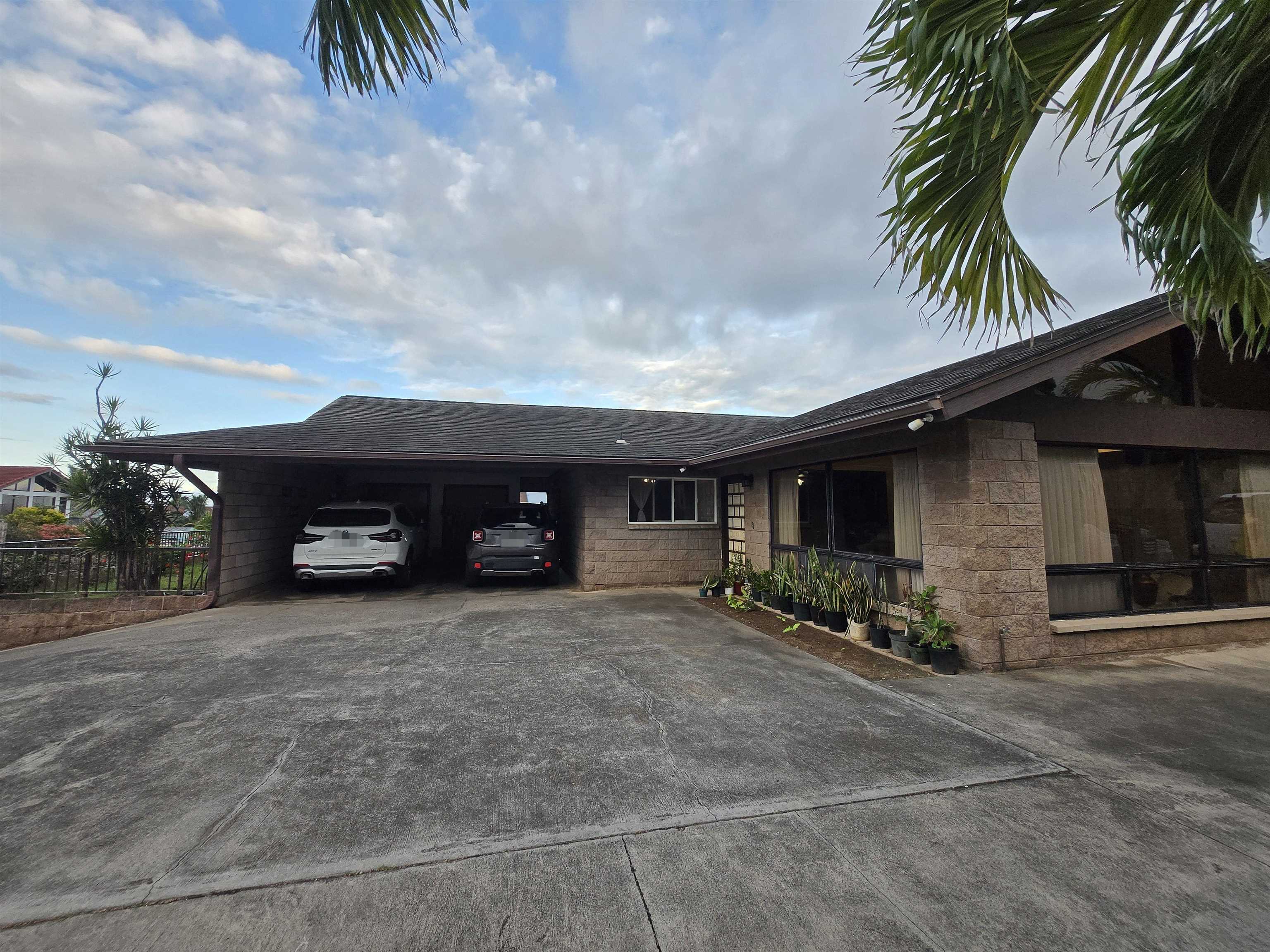 765  Wailupe Dr , Wailuku home - photo 4 of 14