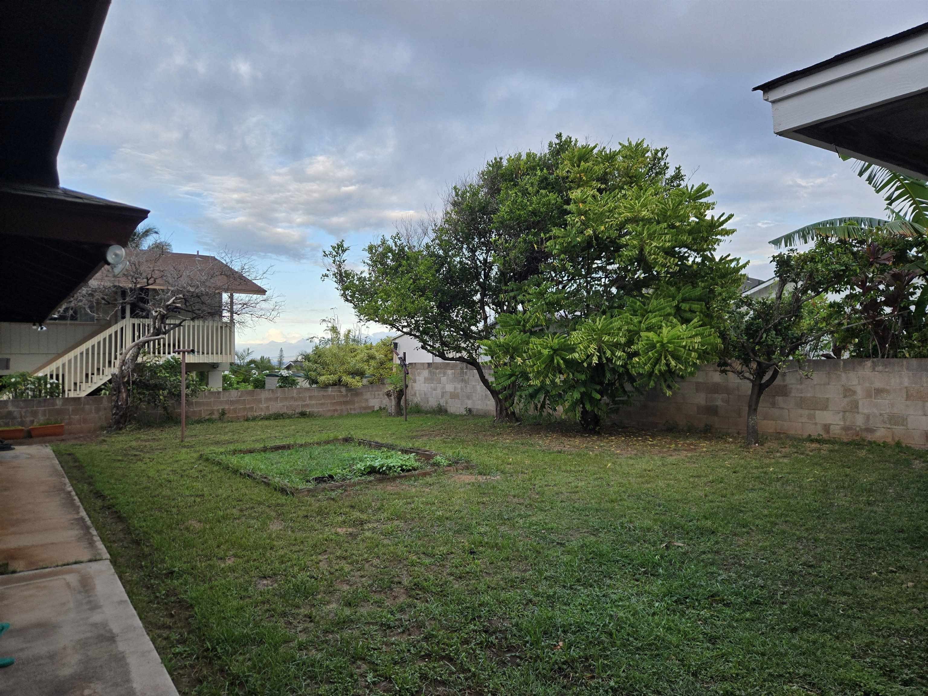 765  Wailupe Dr , Wailuku home - photo 7 of 14