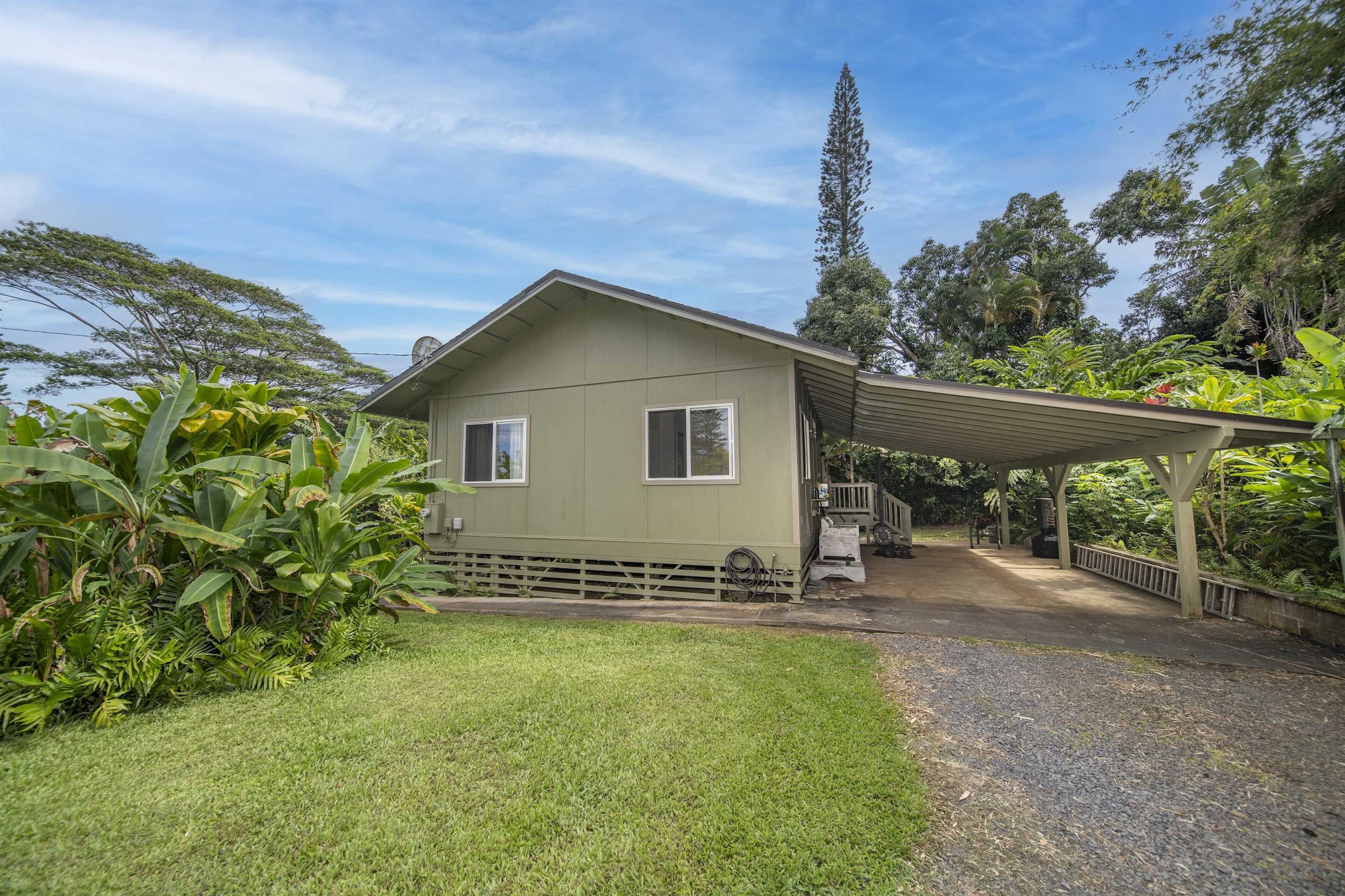 8040  Hana Hwy Kailua, Haiku home - photo 4 of 46