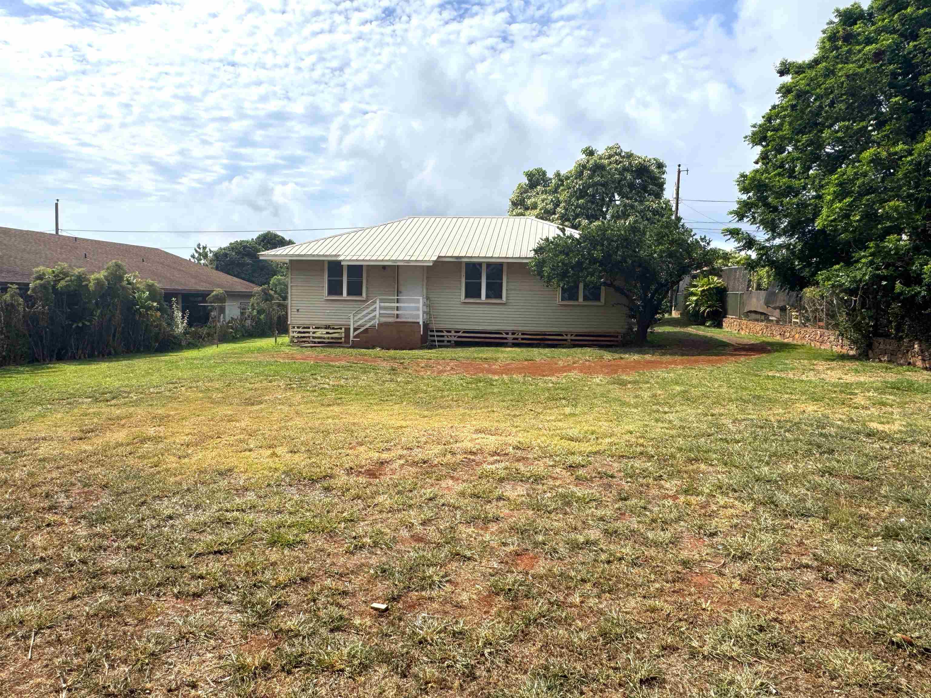 810  Leomele St Kualapuu, Molokai home - photo 3 of 13
